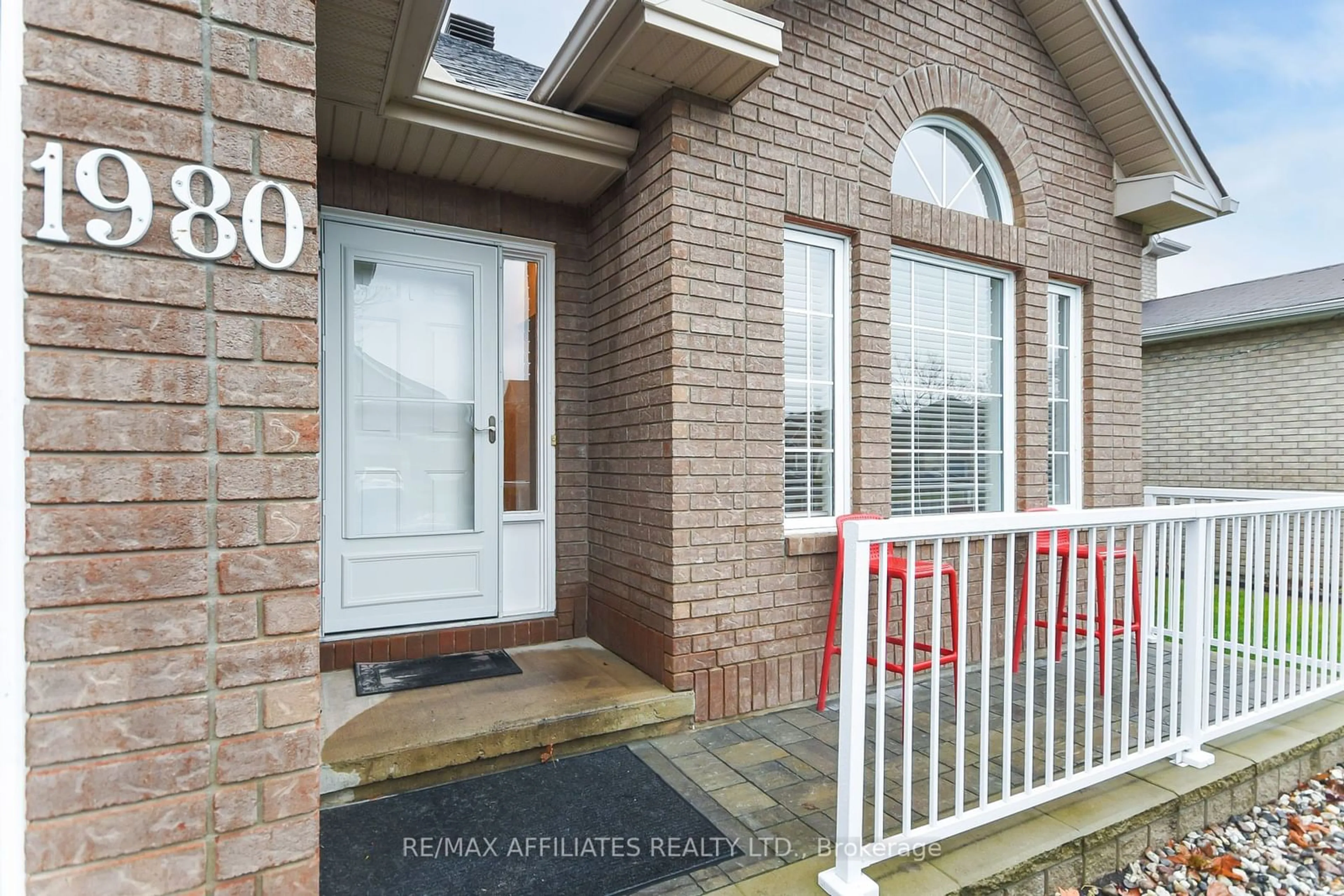 Indoor entryway, wood floors for 1980 Scully Way, Orleans - Cumberland and Area Ontario K4A 4H2