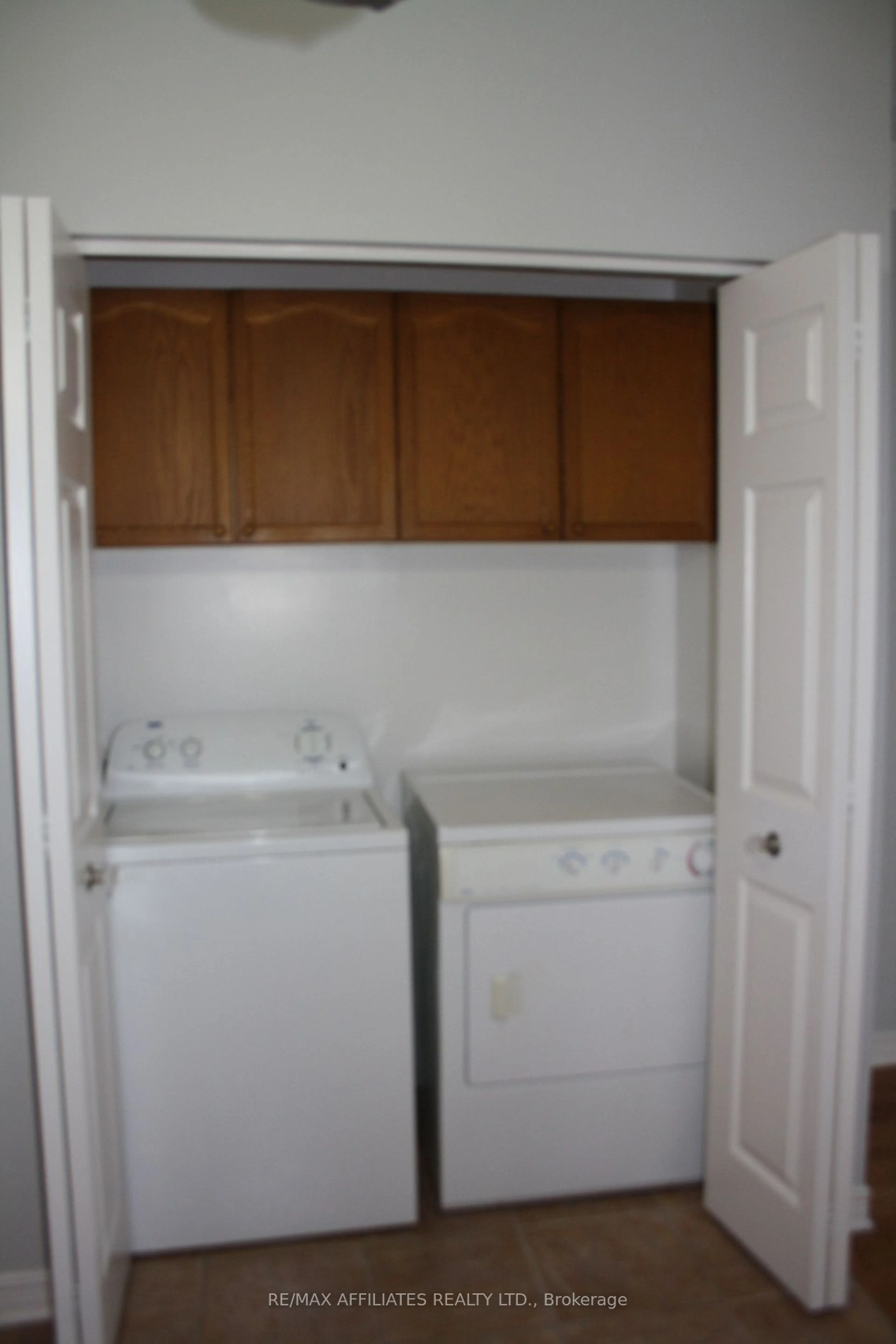 Laundry room for 1980 Scully Way, Orleans - Cumberland and Area Ontario K4A 4H2