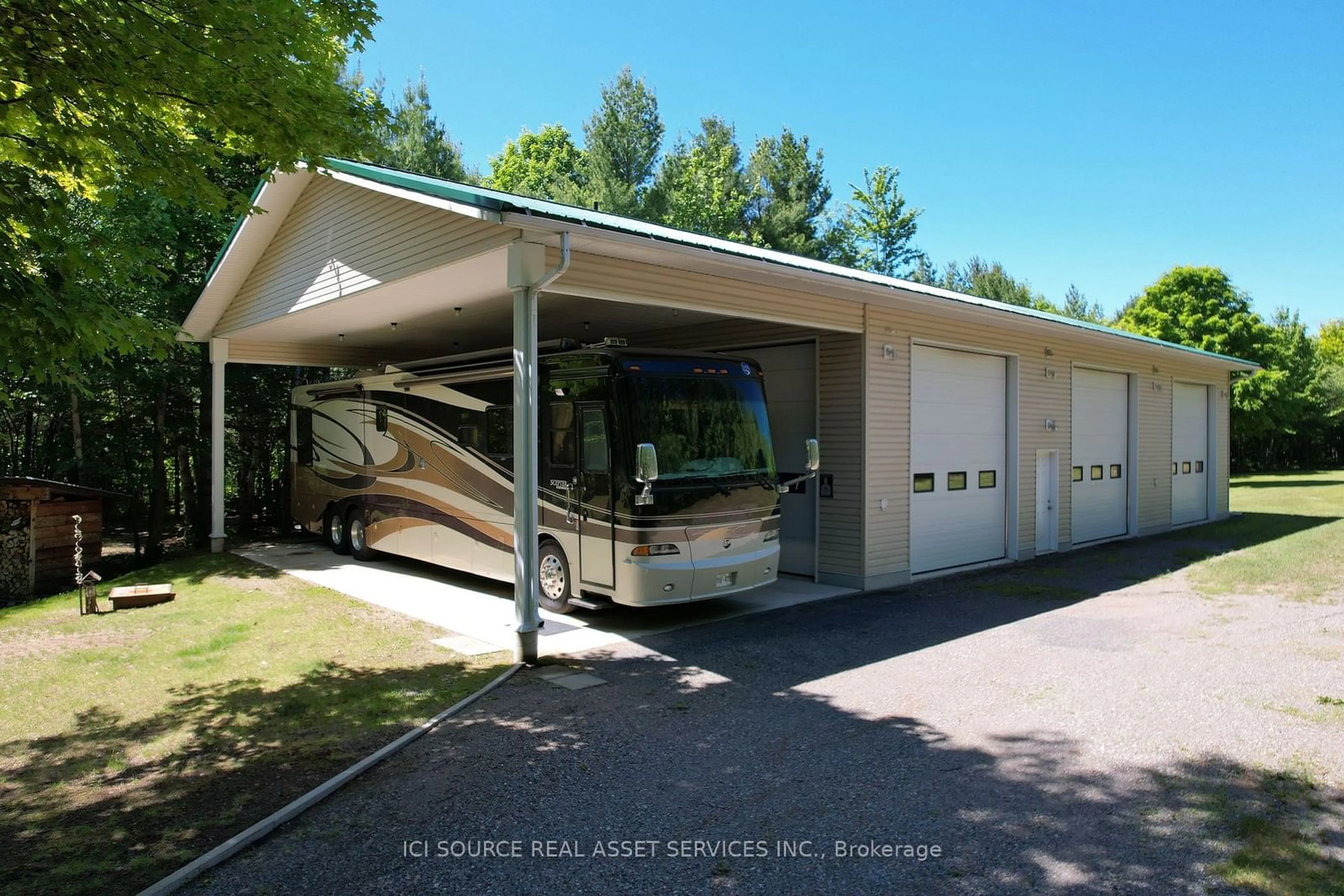 Indoor garage for 595 Old Goulais Bay Rd, Sault Ste Marie Ontario P6A 0B5