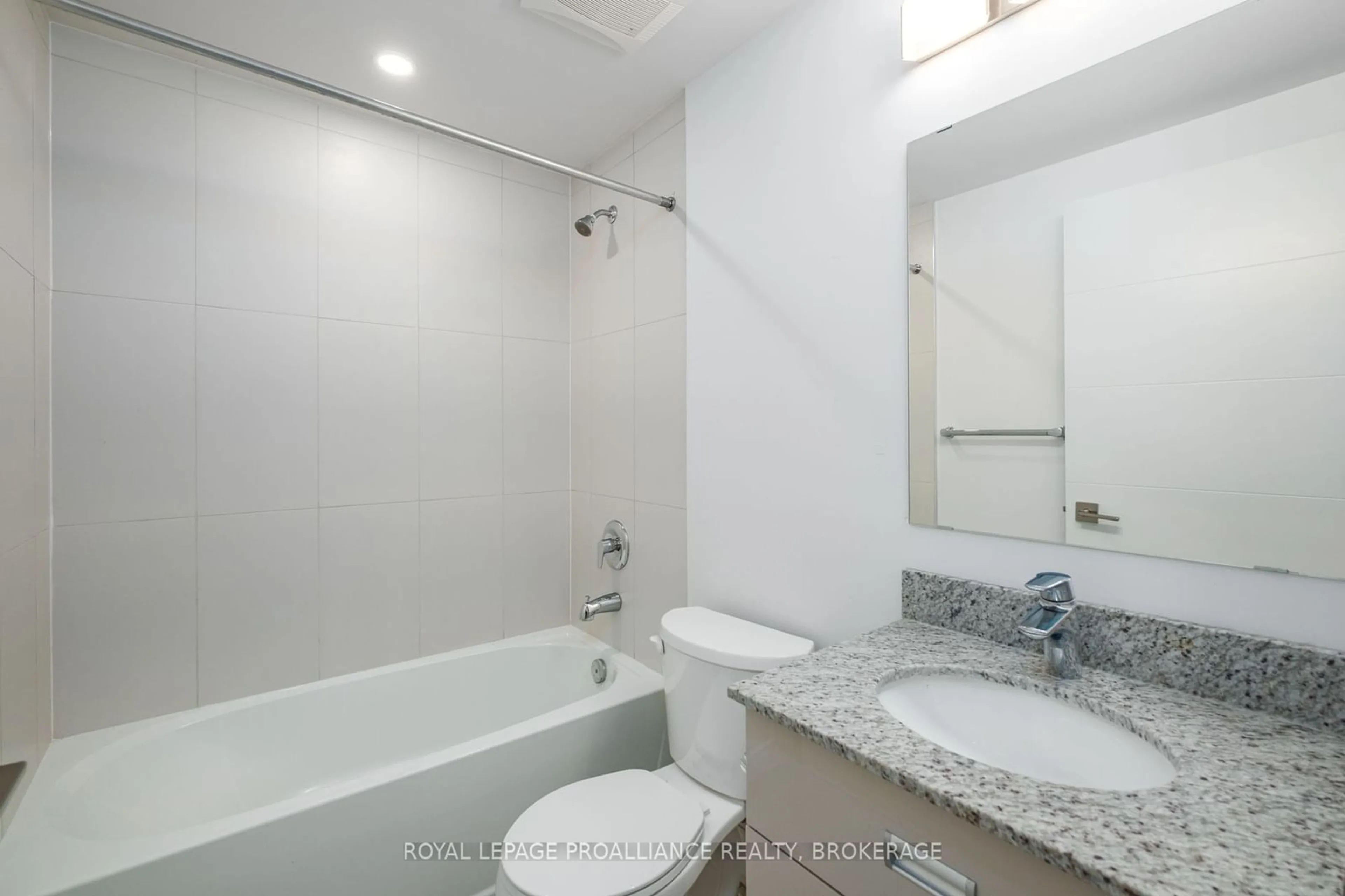 Standard bathroom for 652 Princess St #415, Kingston Ontario K7L 1E5