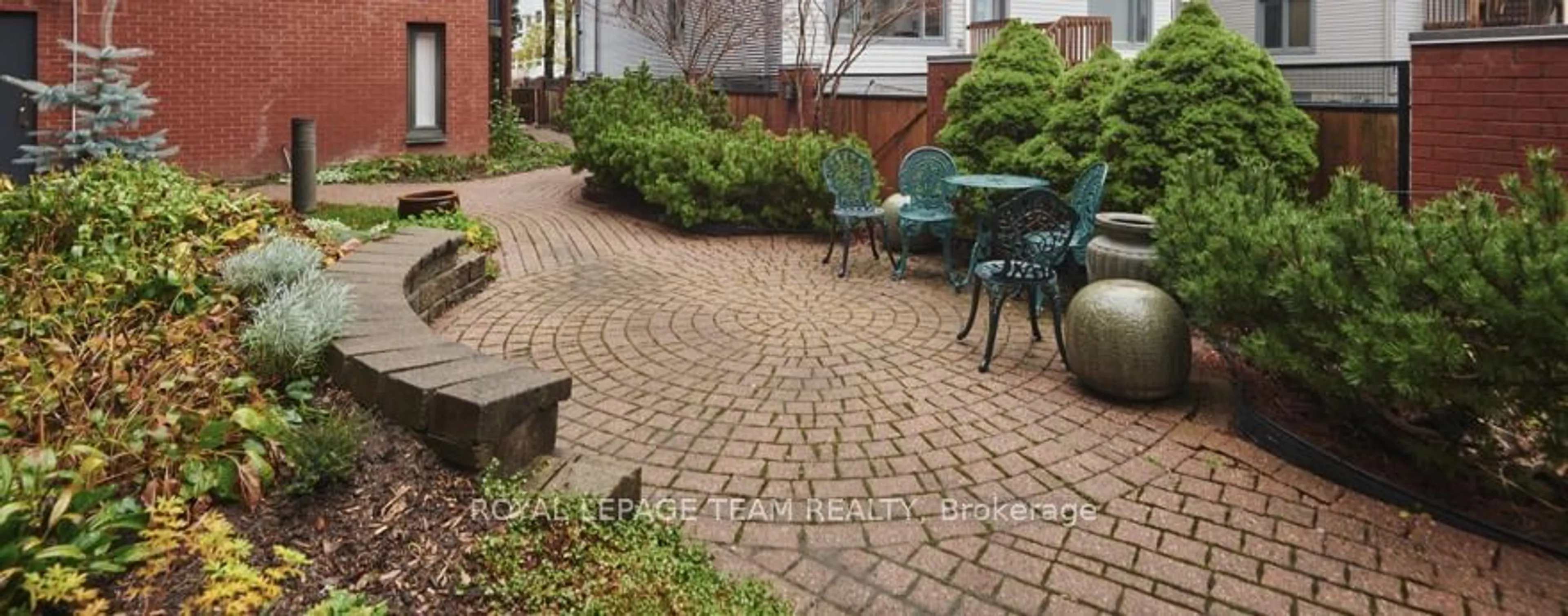 Patio, street for 959 North River Rd #205, Overbrook - Castleheights and Area Ontario K1K 3V3