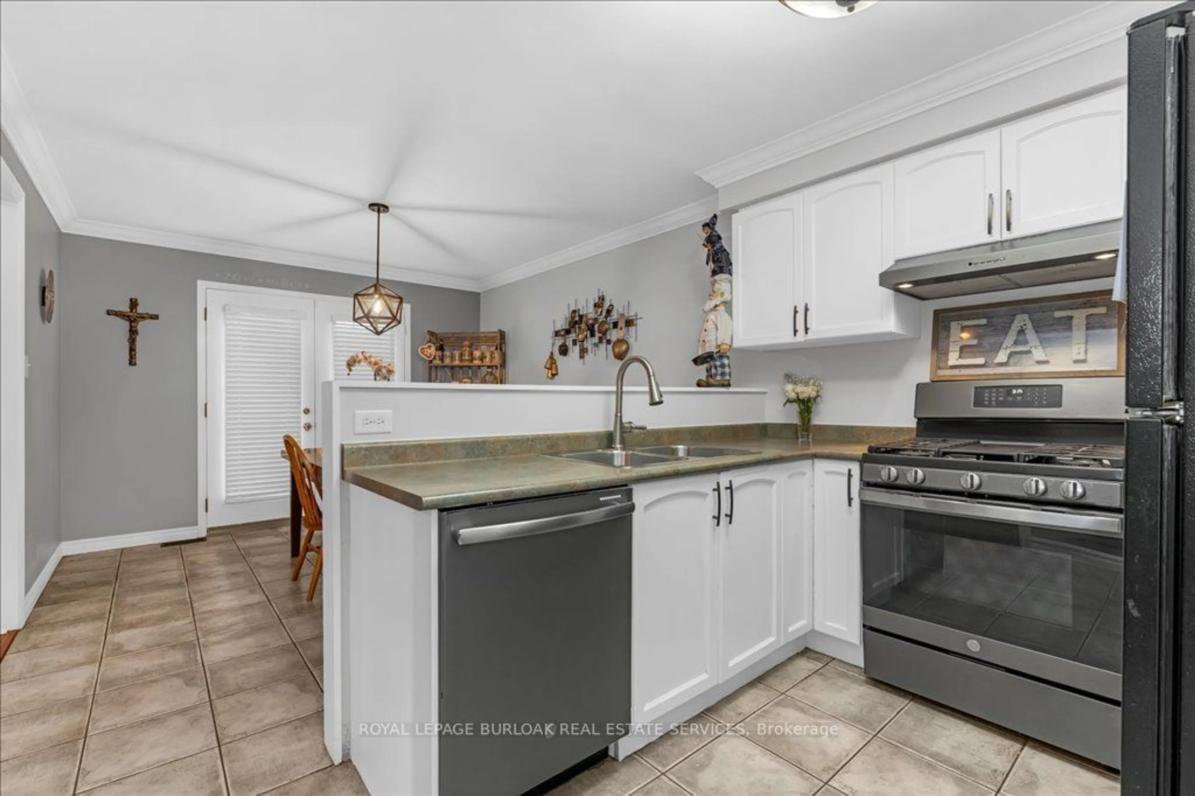 Open concept kitchen for 22 Brookheath Lane, Hamilton Ontario L0R 1W0