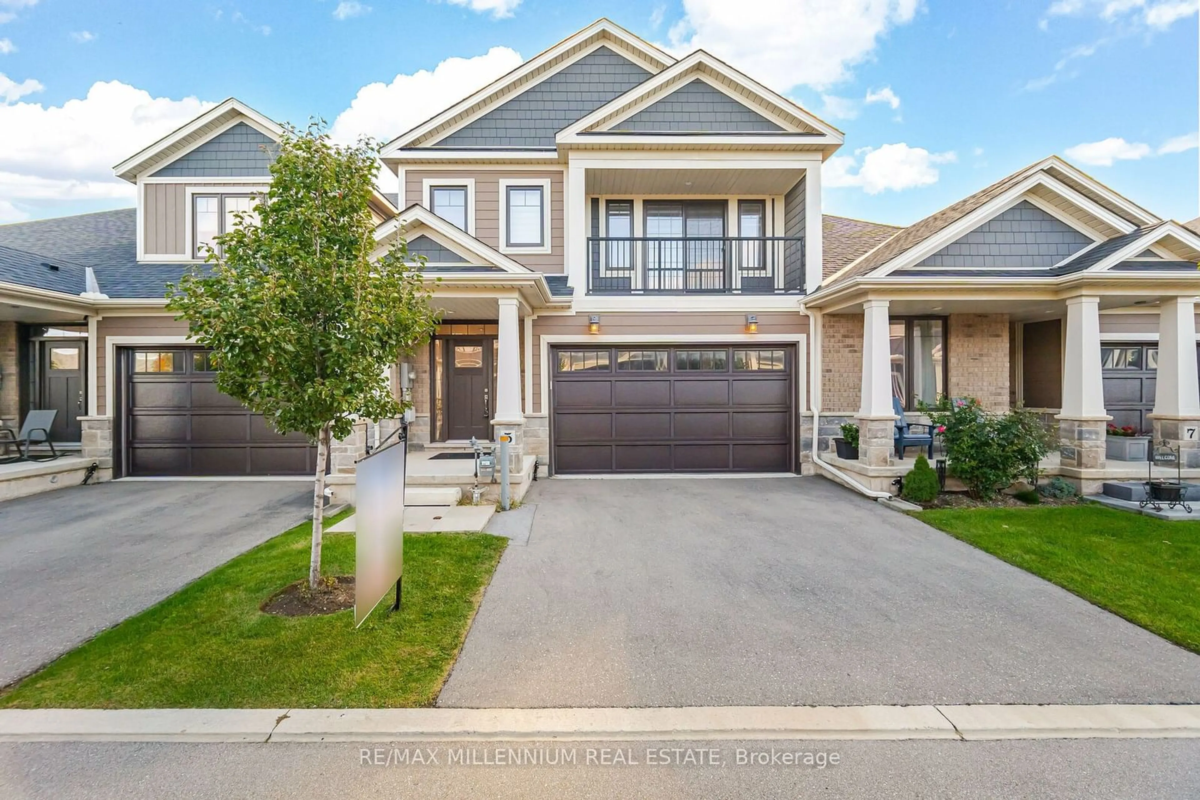 Frontside or backside of a home, the street view for 68 Turbina Crt #5, Grimsby Ontario L3M 0H8