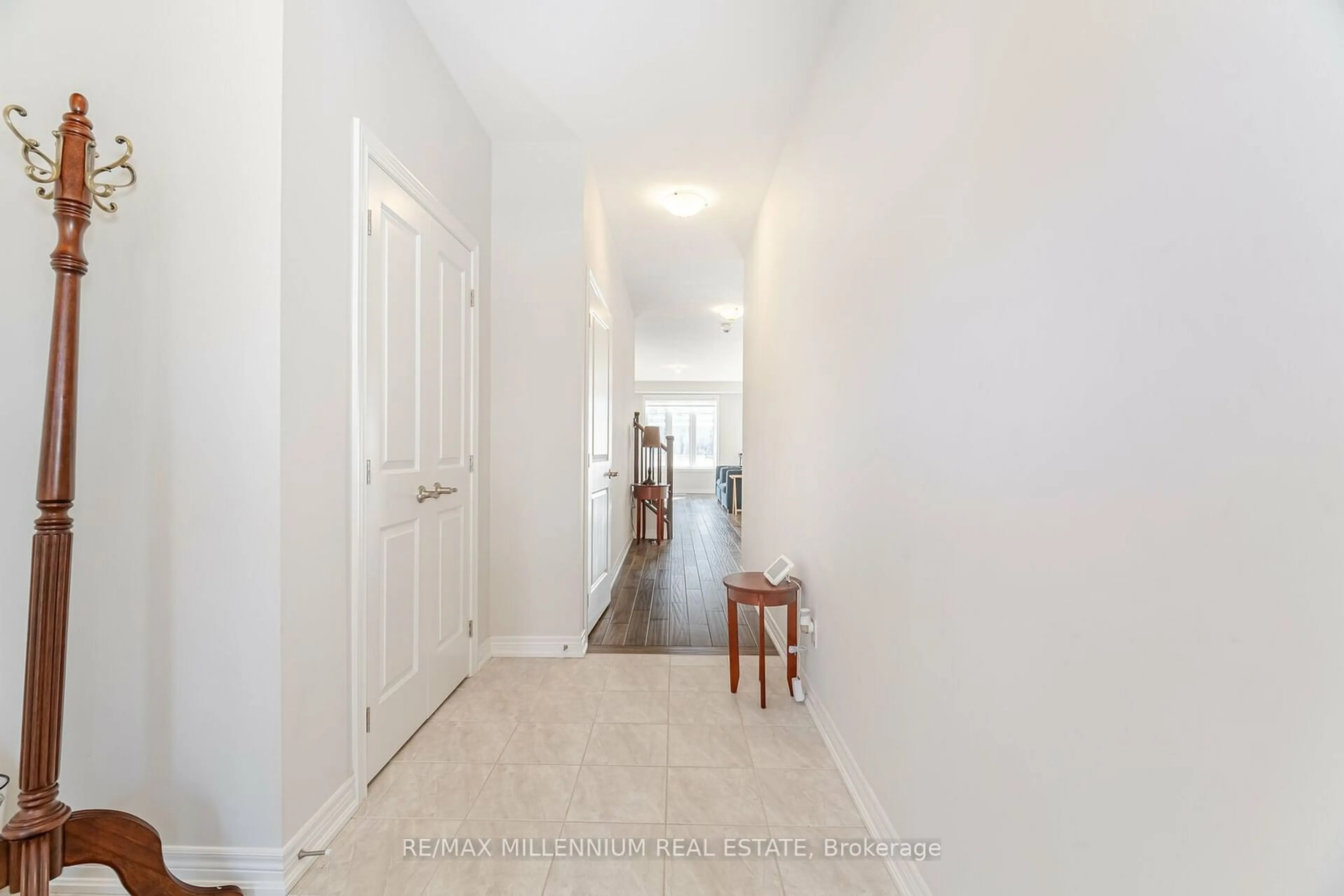 Indoor entryway, not visible floor for 68 Turbina Crt #5, Grimsby Ontario L3M 0H8