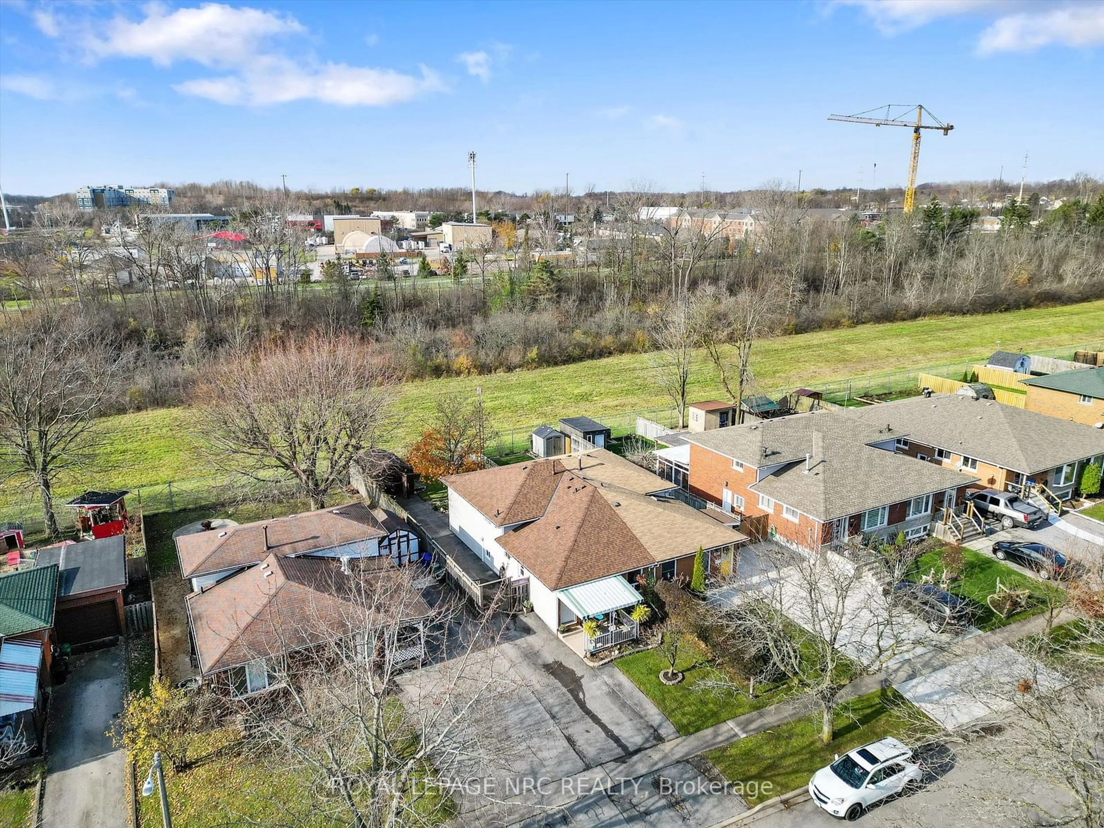 A pic from exterior of the house or condo, the street view for 6921 Waters Ave, Niagara Falls Ontario L2G 5X4