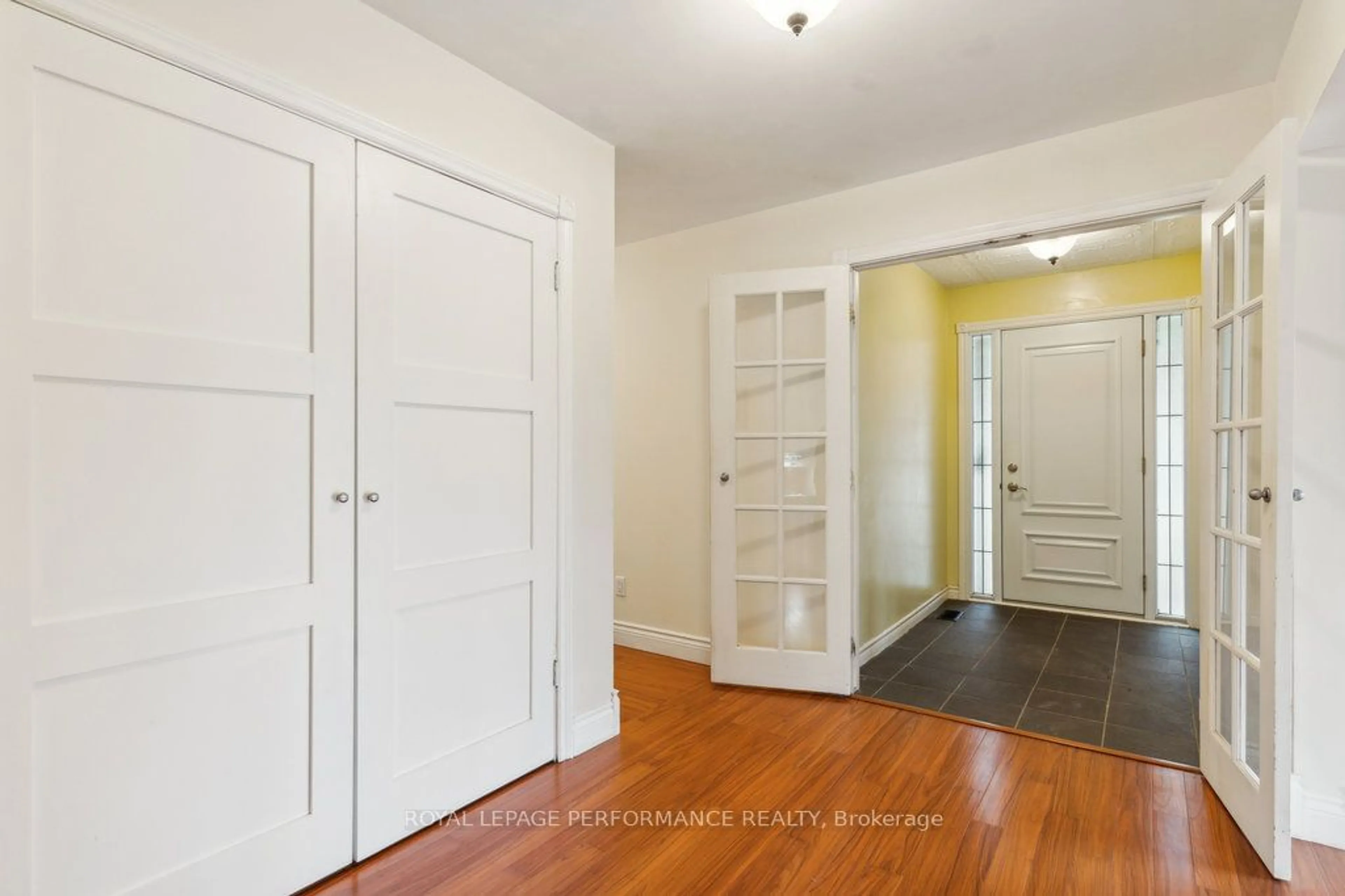 Indoor entryway, wood floors for 1932 Marquis Ave, Beacon Hill North - South and Area Ontario K1J 8J2