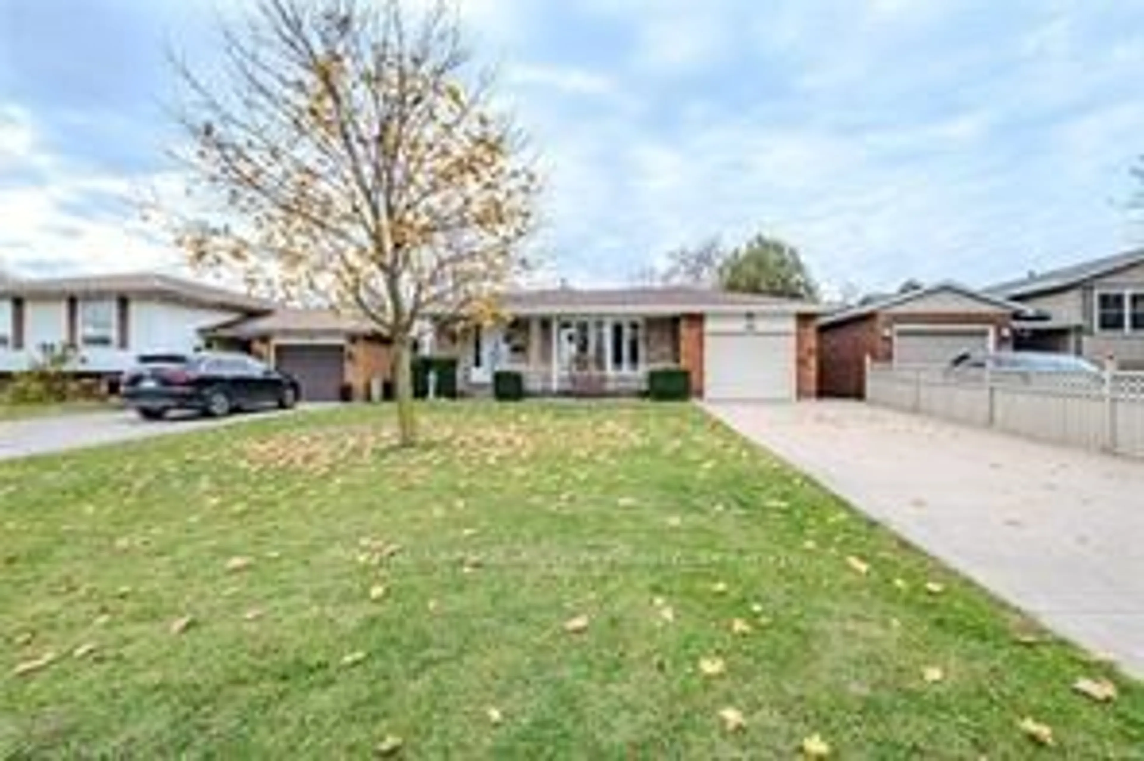 Frontside or backside of a home, the street view for 195 Paris Rd, Brantford Ontario N3R 1J2