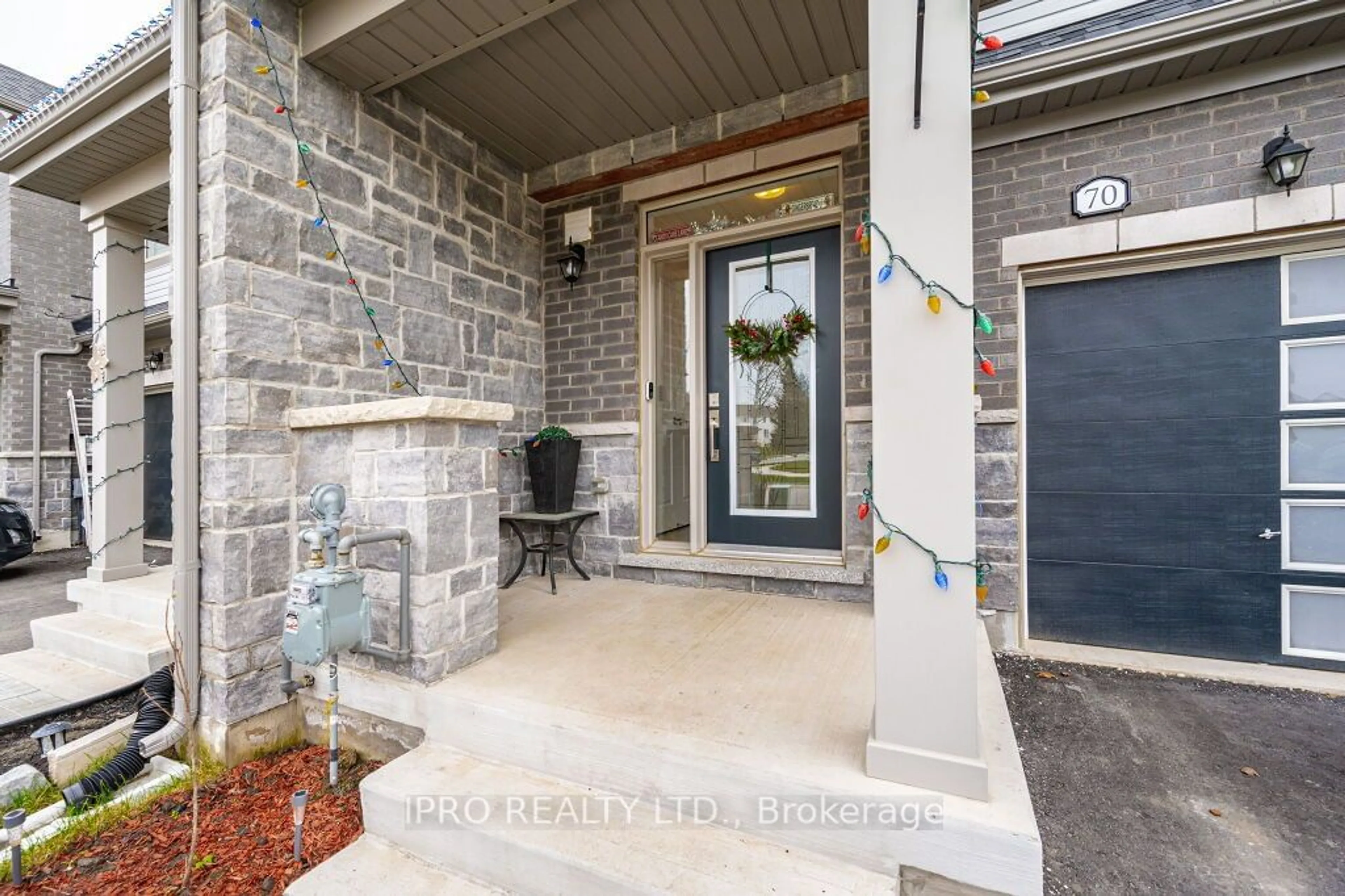 Indoor entryway, cement floor for 70 Edminston Dr, Centre Wellington Ontario N1M 0J1