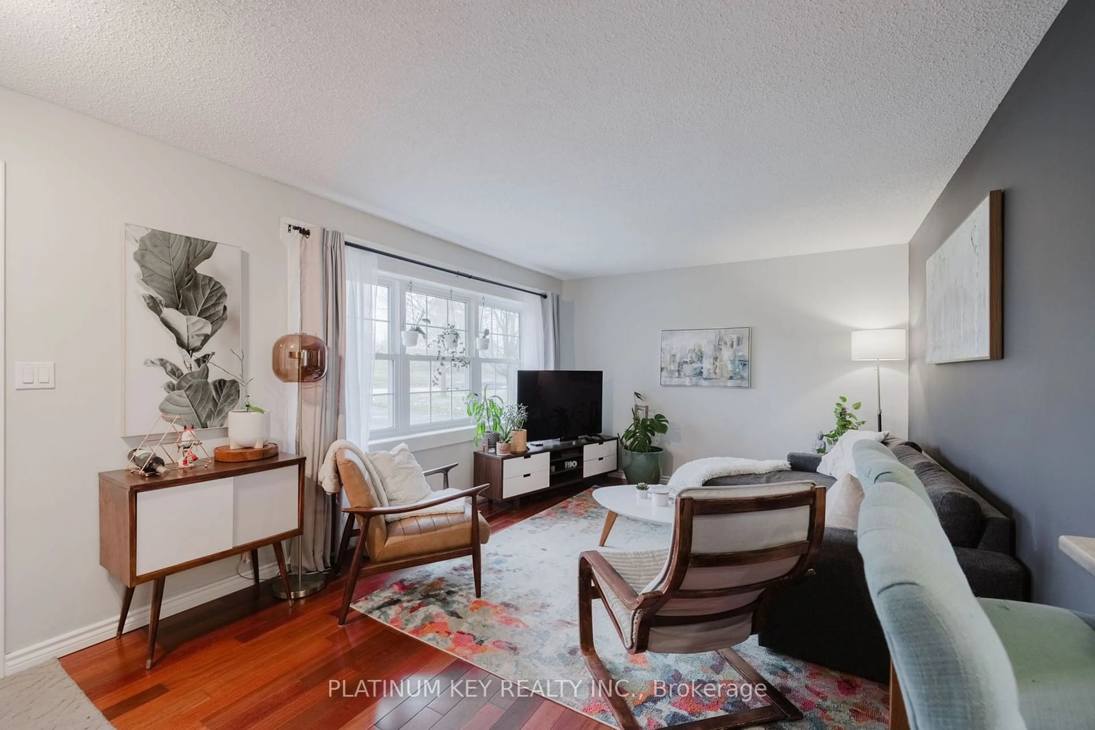 Living room, wood floors for 1035 Byron Baseline Rd, London Ontario N6K 2C5