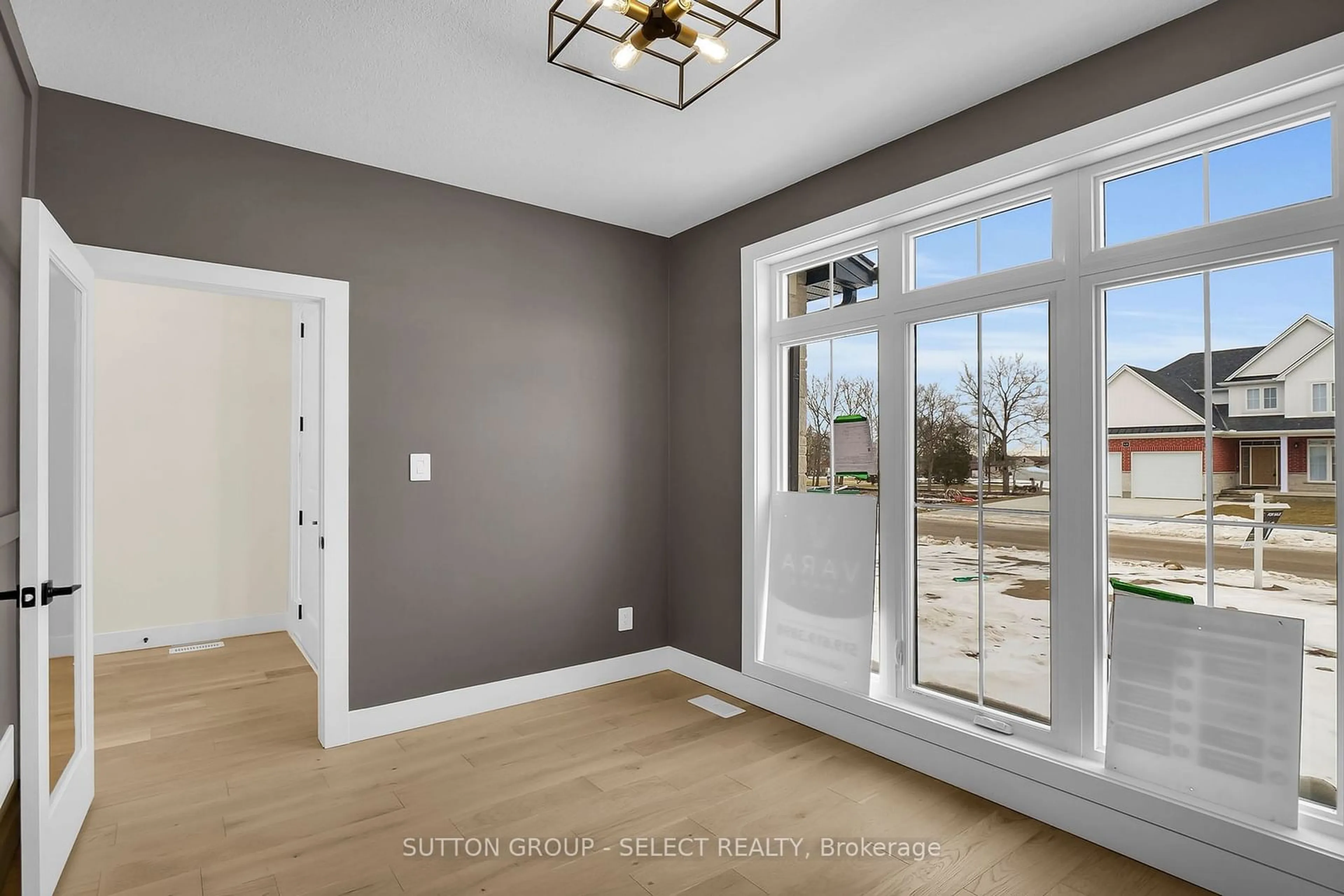 Indoor entryway, wood floors for 67 ROYAL Cres, Southwold Ontario N5P 3T2