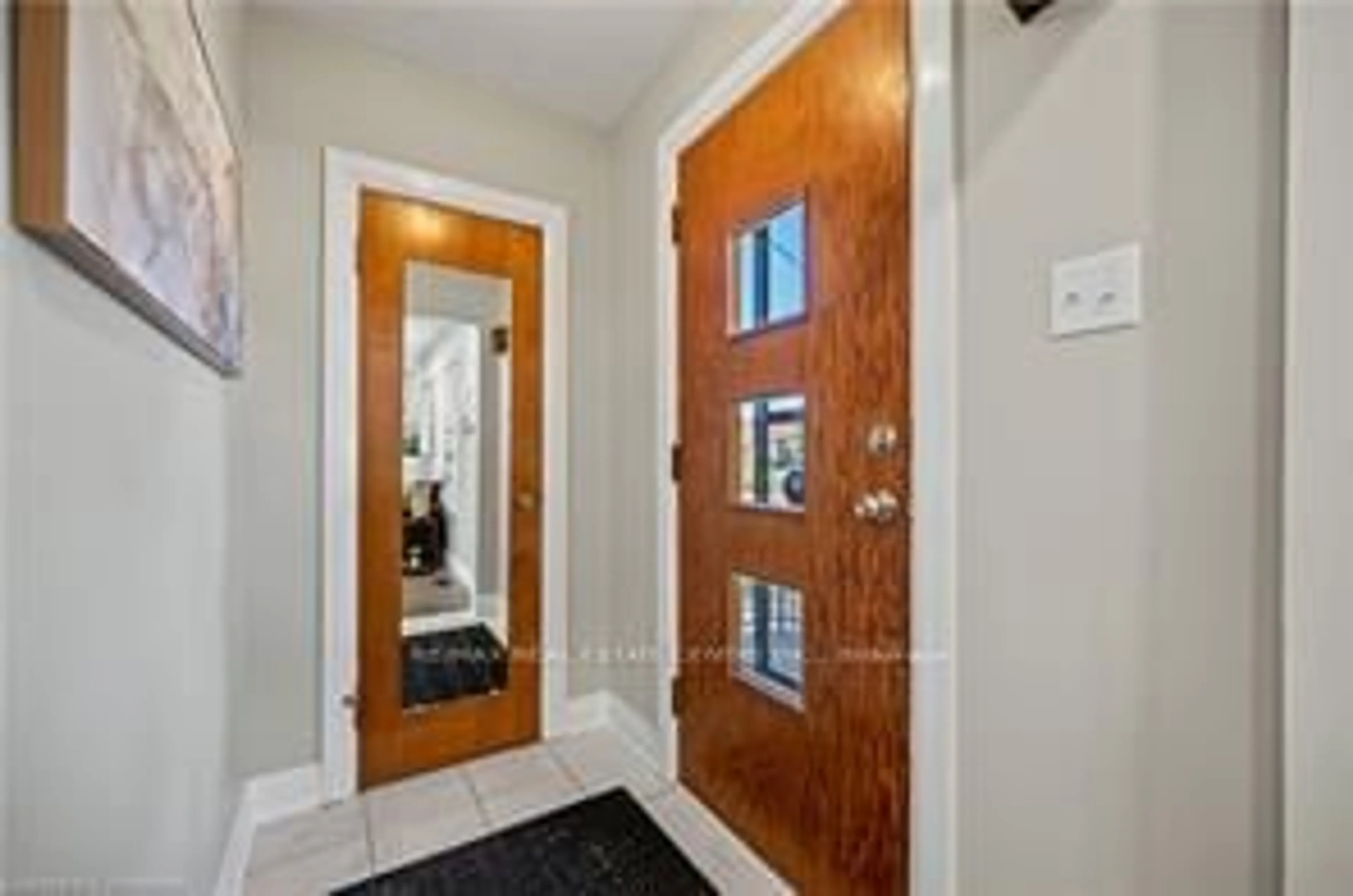 Indoor entryway, wood floors for 157 Adelaide St, Kitchener Ontario N2M 2B5