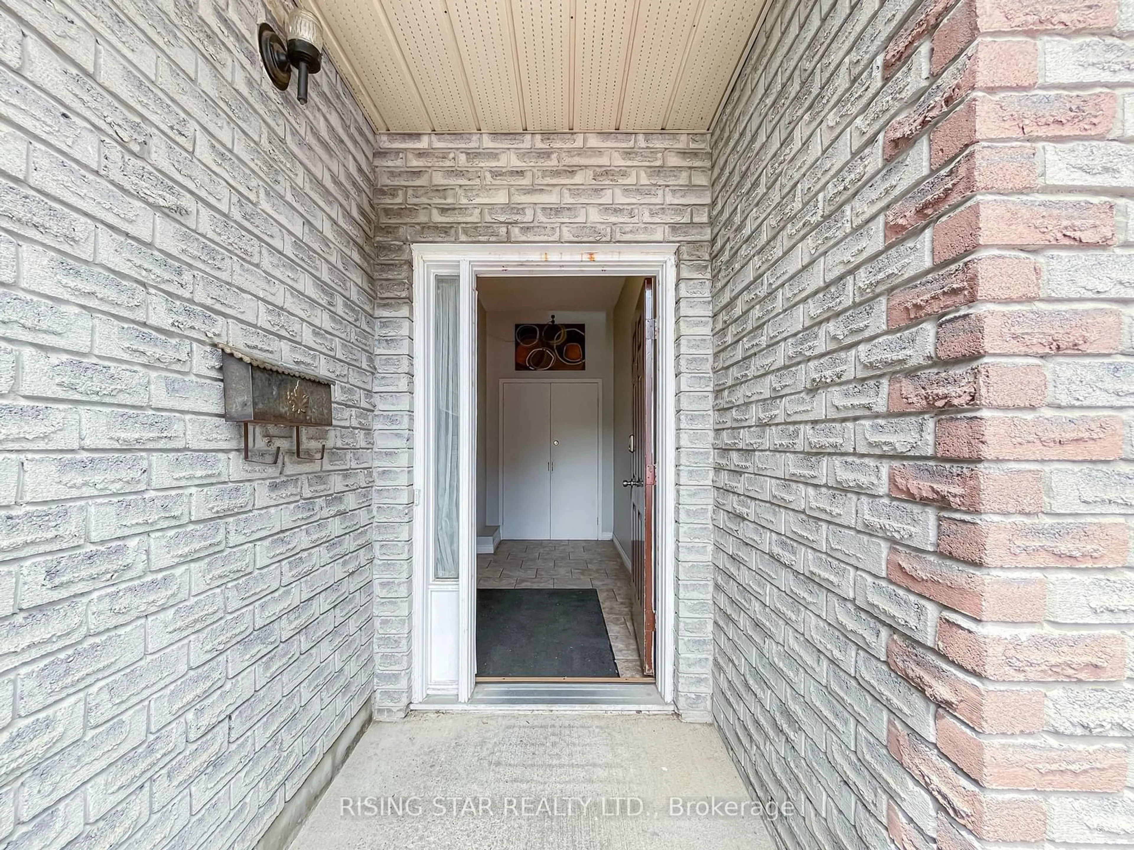 Indoor entryway, cement floor for 210 Mary St, Kawartha Lakes Ontario K9V 2N8