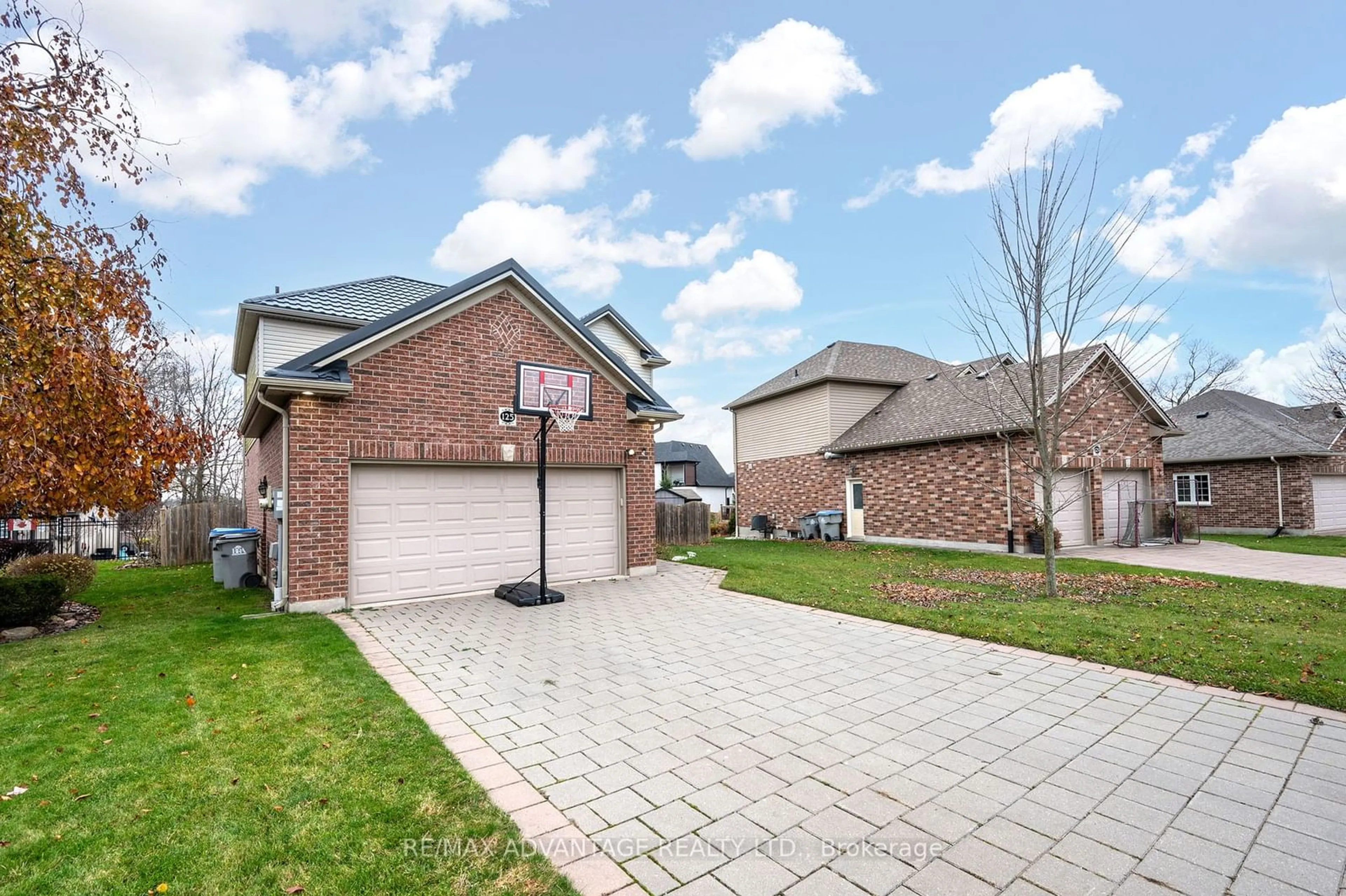 Frontside or backside of a home, the fenced backyard for 125 Deborah Dr, Strathroy-Caradoc Ontario N7G 4E2