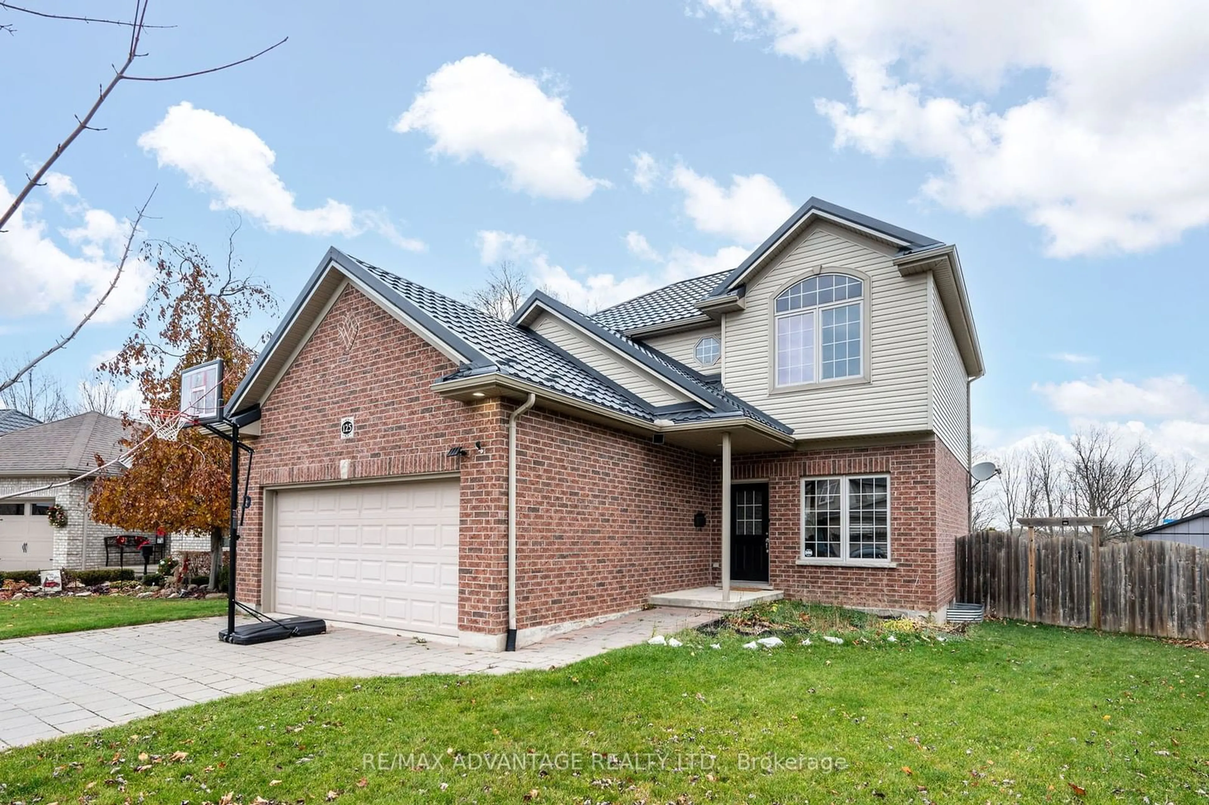 Home with brick exterior material for 125 Deborah Dr, Strathroy-Caradoc Ontario N7G 4E2