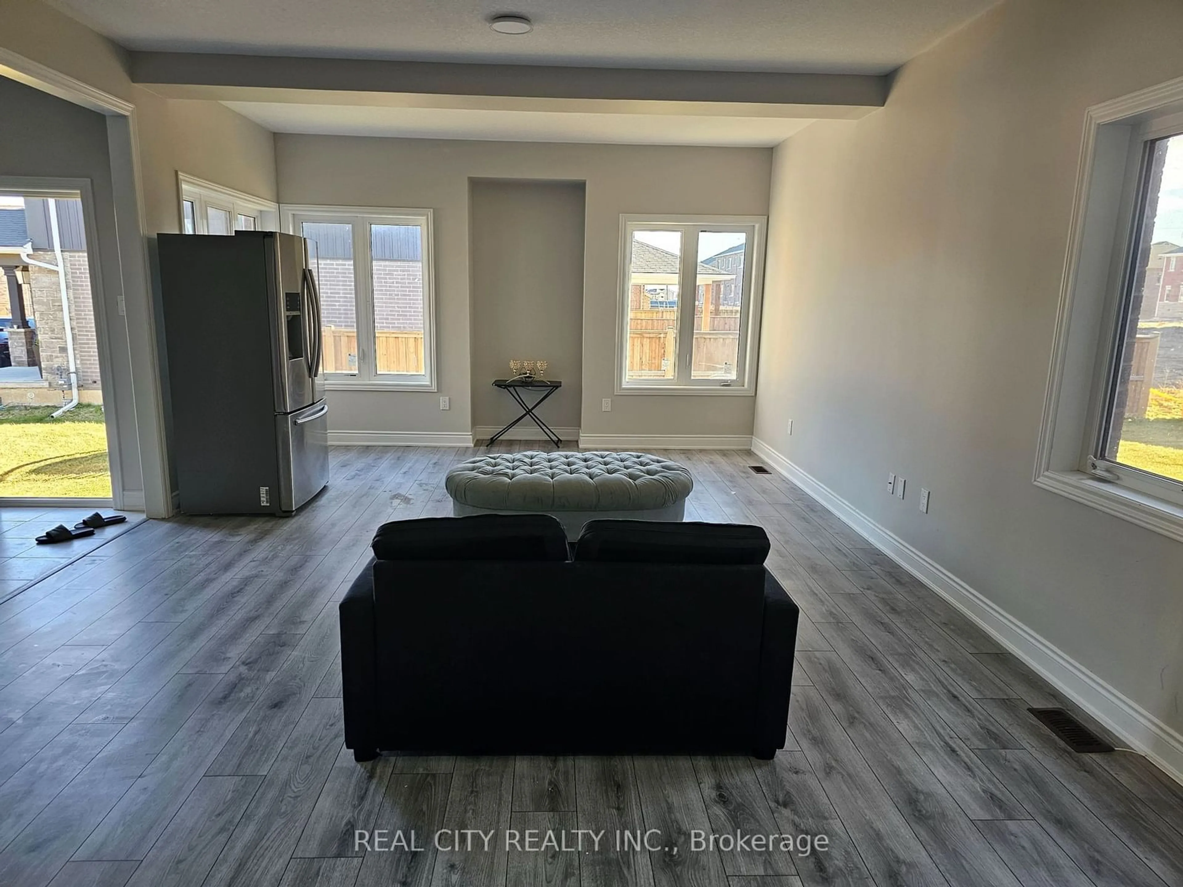 A pic of a room, wood floors for 132 Sunset Way, Thorold Ontario L0S 1A0