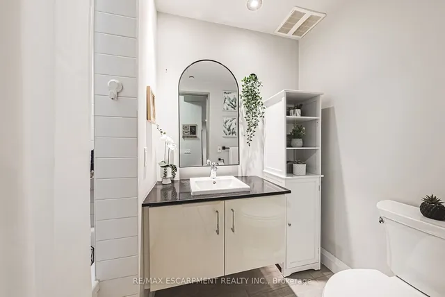 Additional property image - 181 James St Unit 402