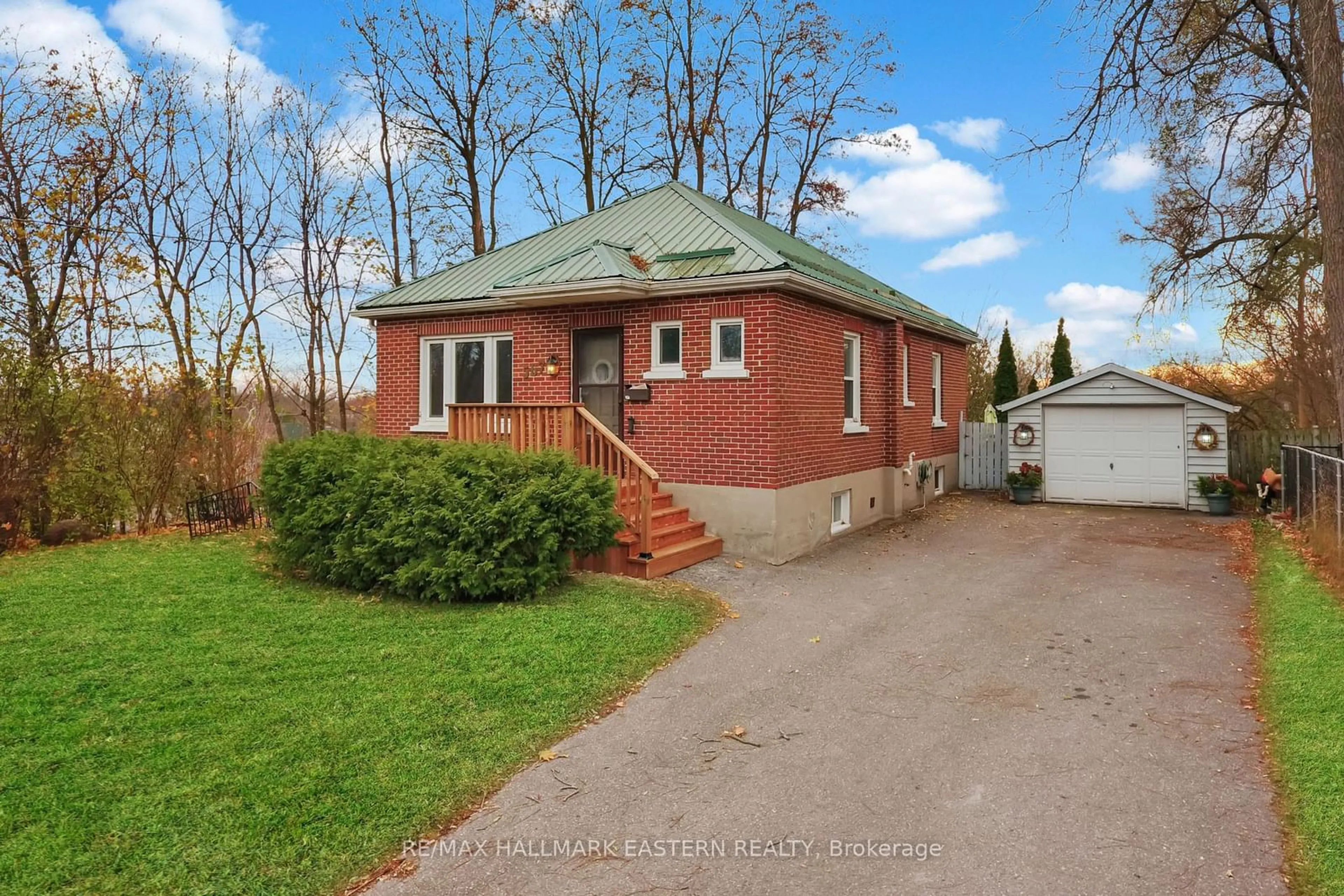 Frontside or backside of a home, cottage for 567 Murray St, Peterborough Ontario K9H 2V2