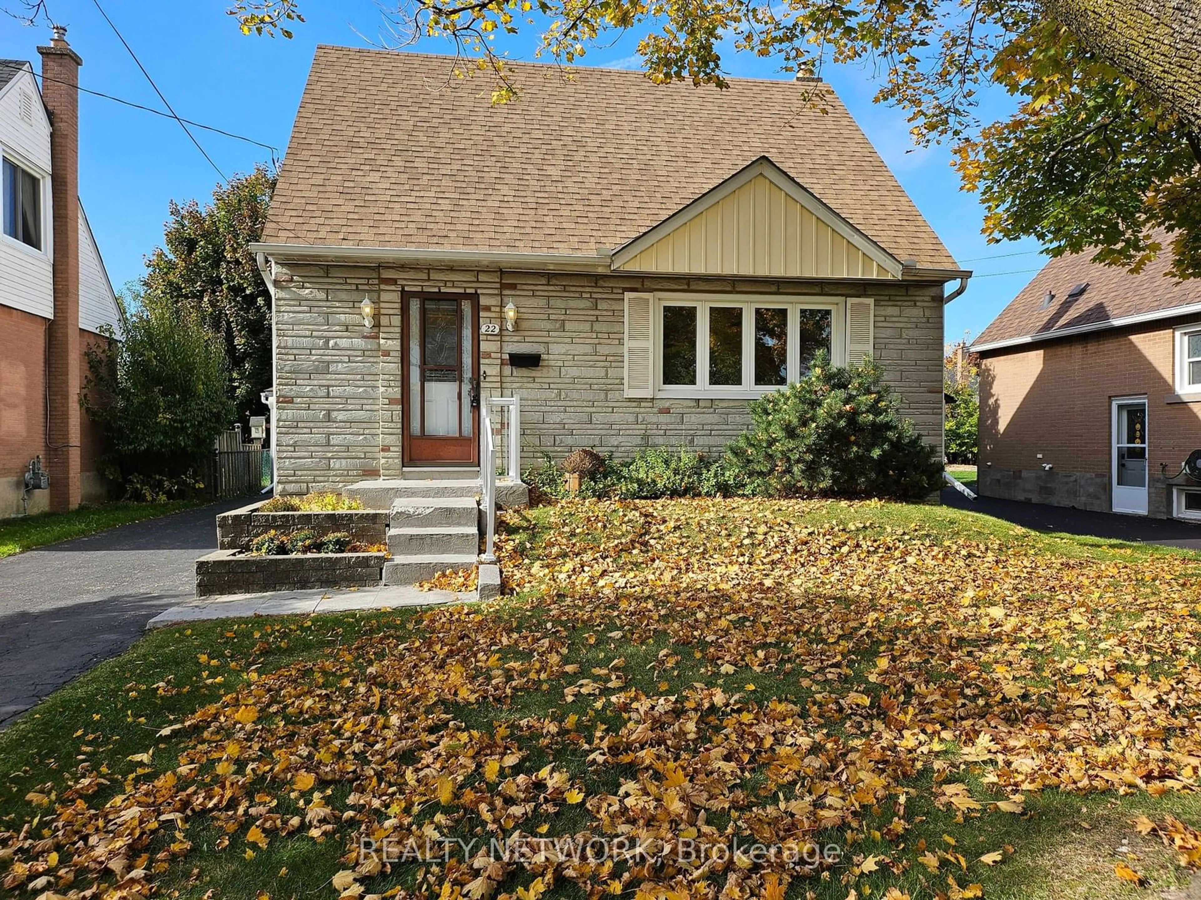 Frontside or backside of a home, cottage for 22 East 44th St, Hamilton Ontario L8T 3G4