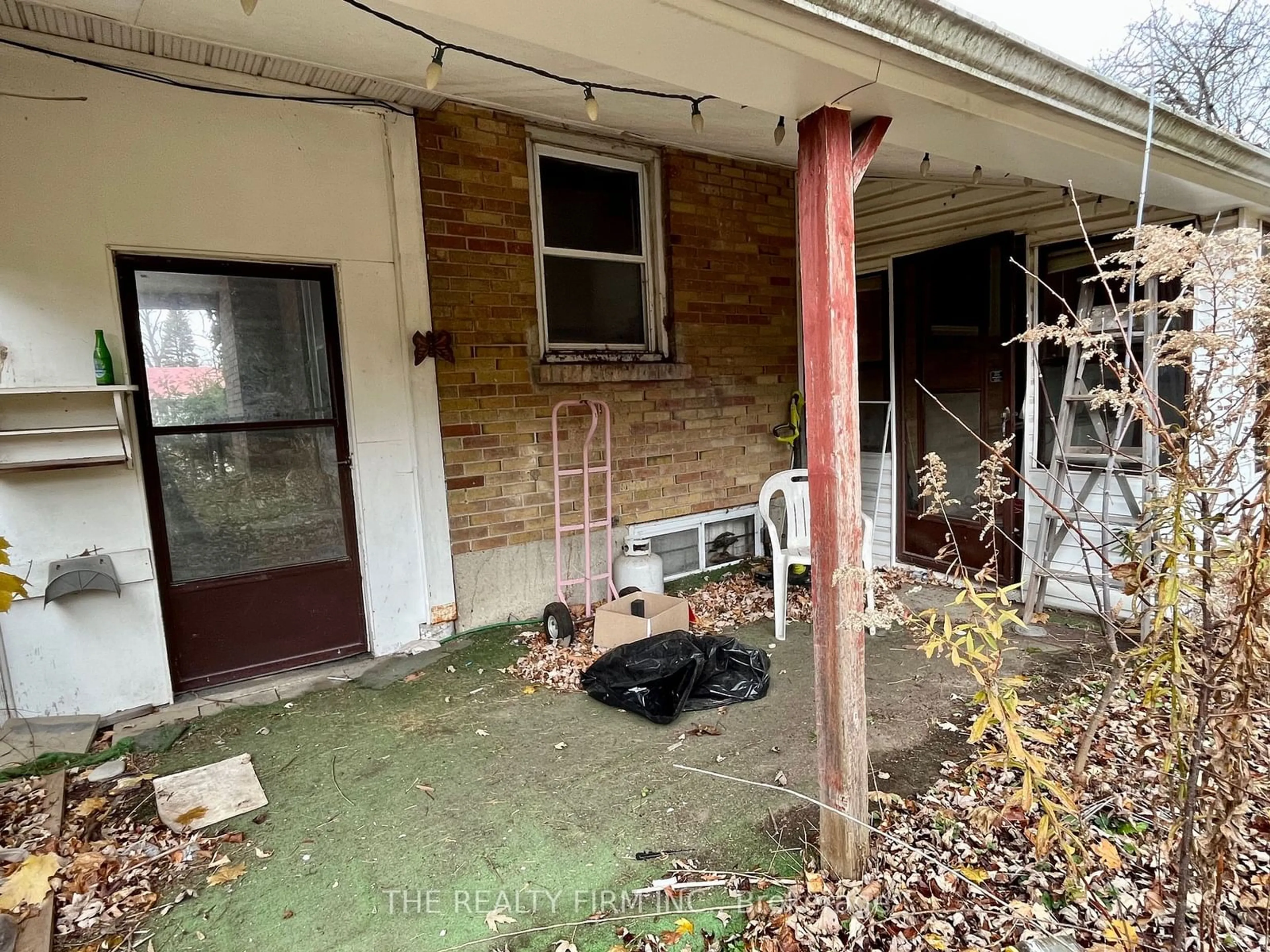 Patio, the front or back of building for 1267 Hillcrest Ave, London Ontario N5Y 4N3