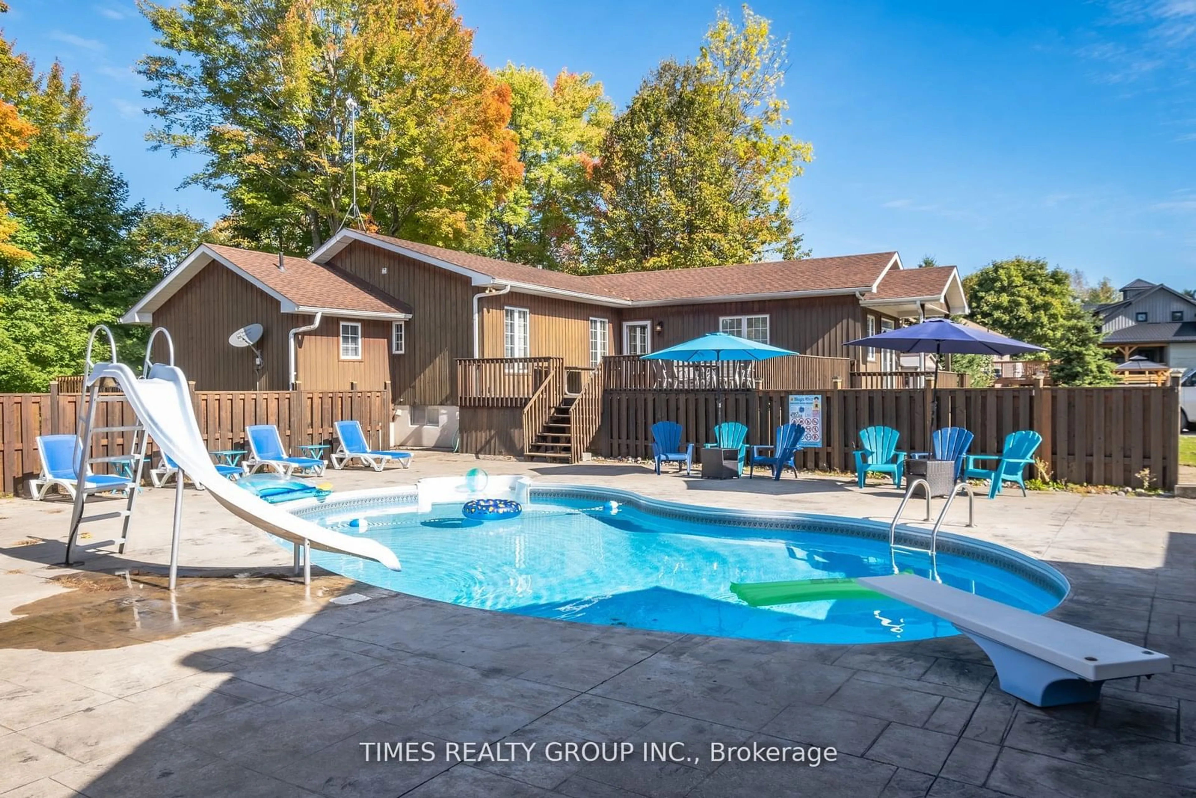 Indoor or outdoor pool for 26 Evans Dr, Kawartha Lakes Ontario K0M 1N0