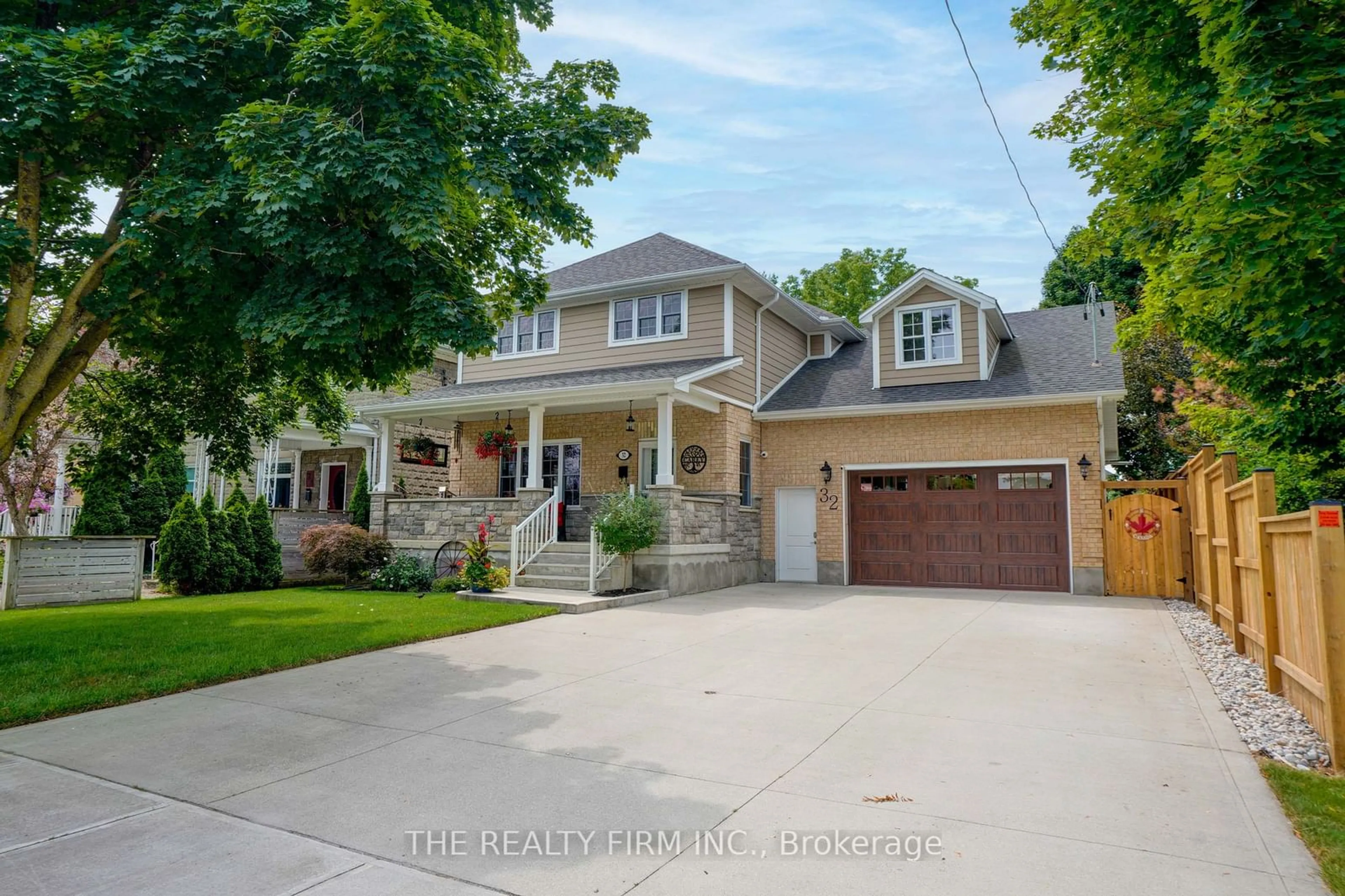 Frontside or backside of a home, the street view for 32 Colborne St, Strathroy-Caradoc Ontario N7G 2L9