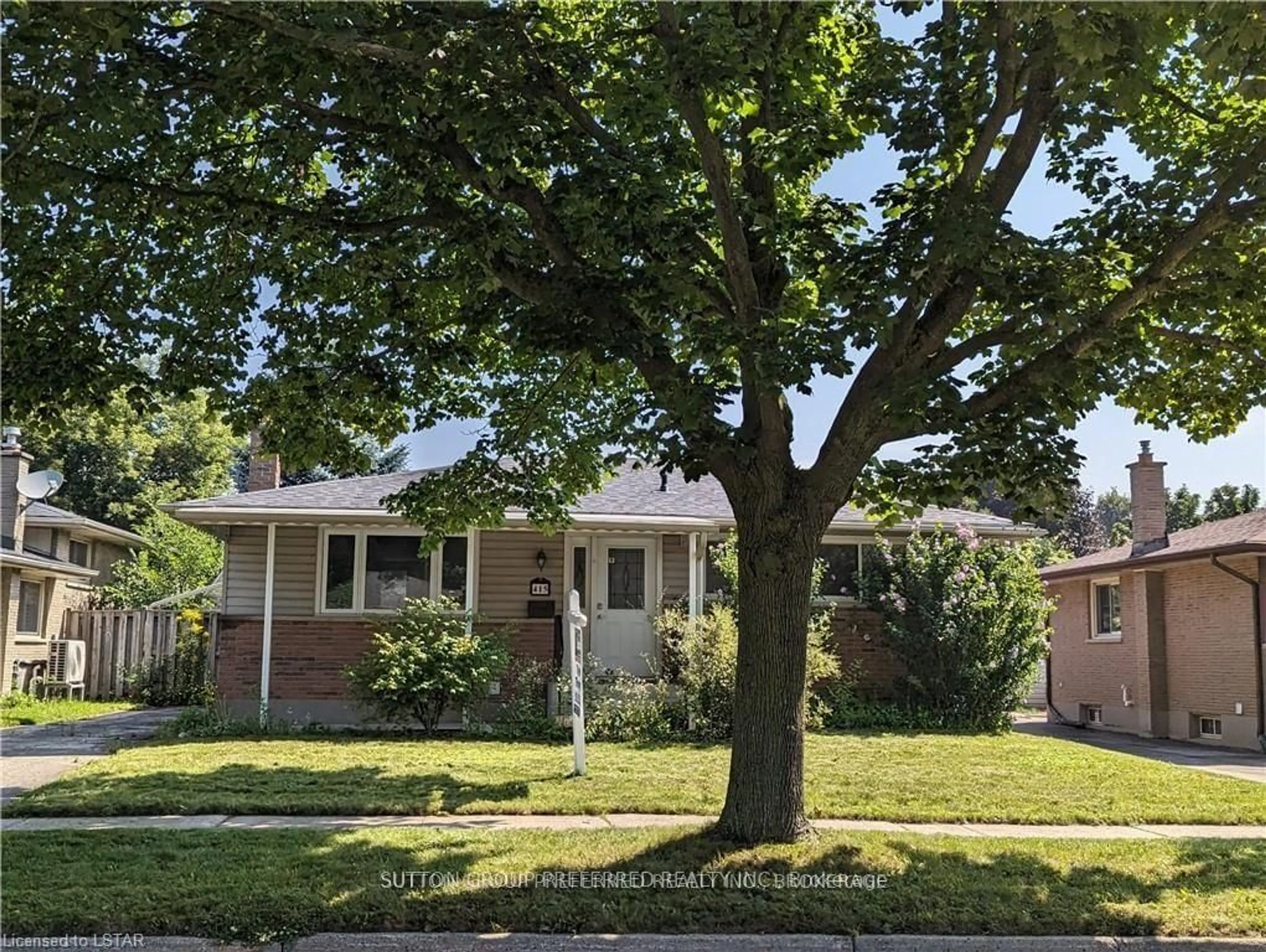 Frontside or backside of a home, the street view for 415 HUDSON Dr, London Ontario N5V 1E7