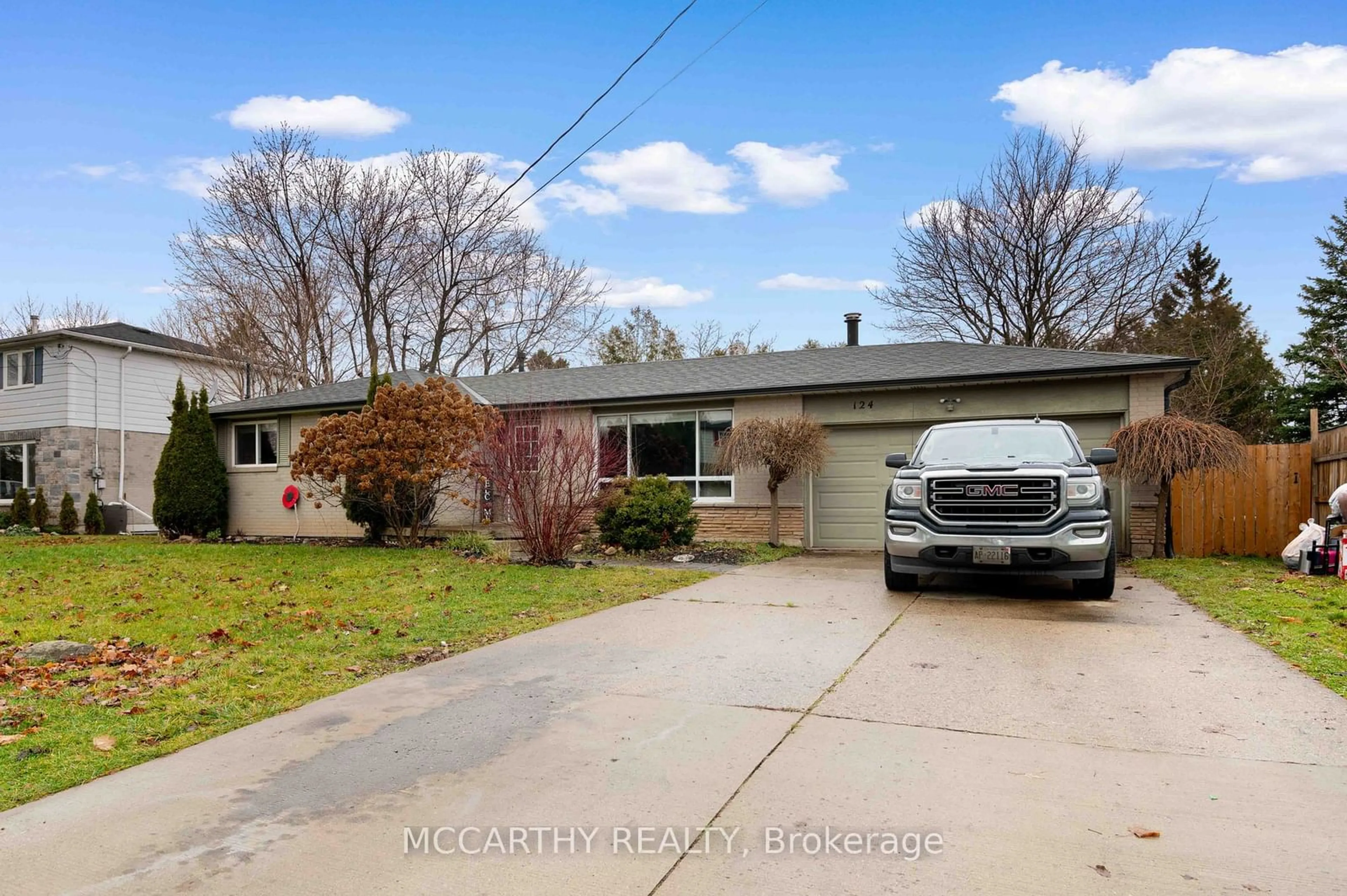 Frontside or backside of a home, the street view for 124 Muriel St, Shelburne Ontario L0N 1S1