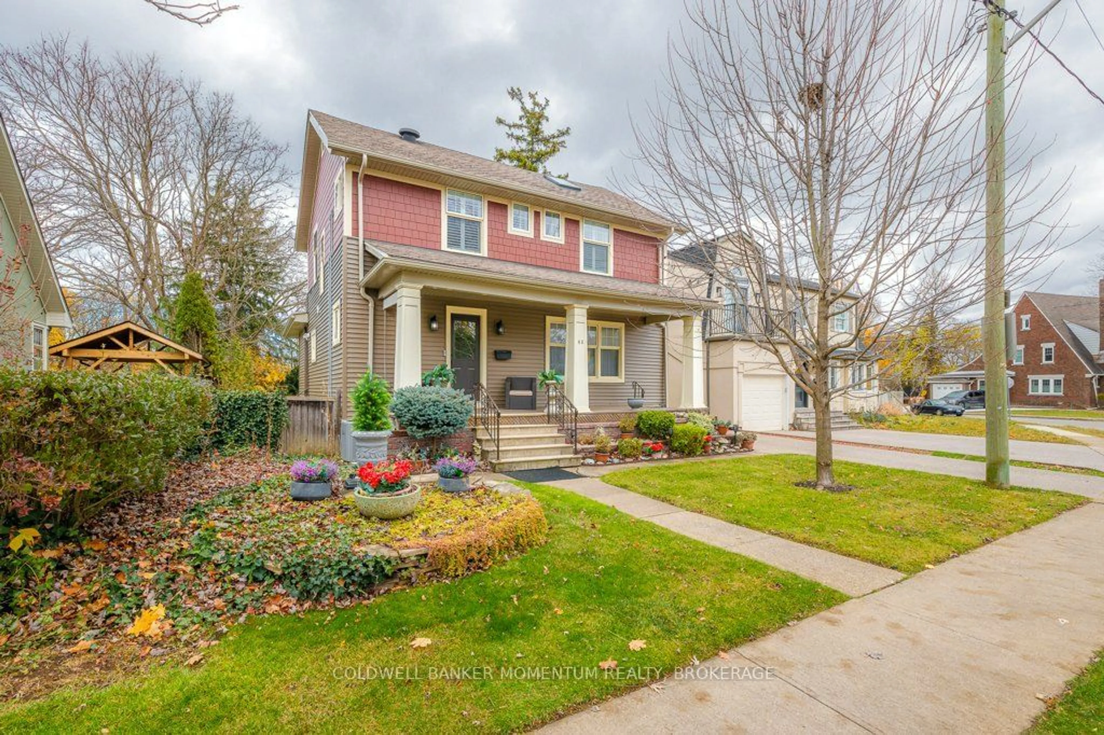 Frontside or backside of a home, the street view for 43 South Dr, St. Catharines Ontario L2R 4V1