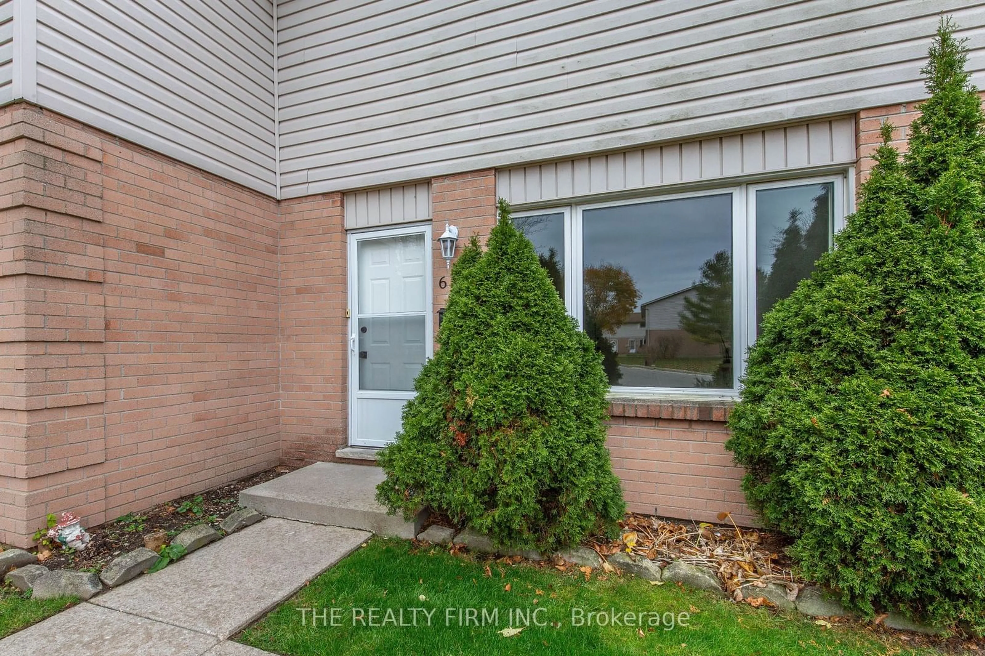 A pic from exterior of the house or condo, the street view for 75 Gatewood Pl #6, London Ontario N5Y 5A4