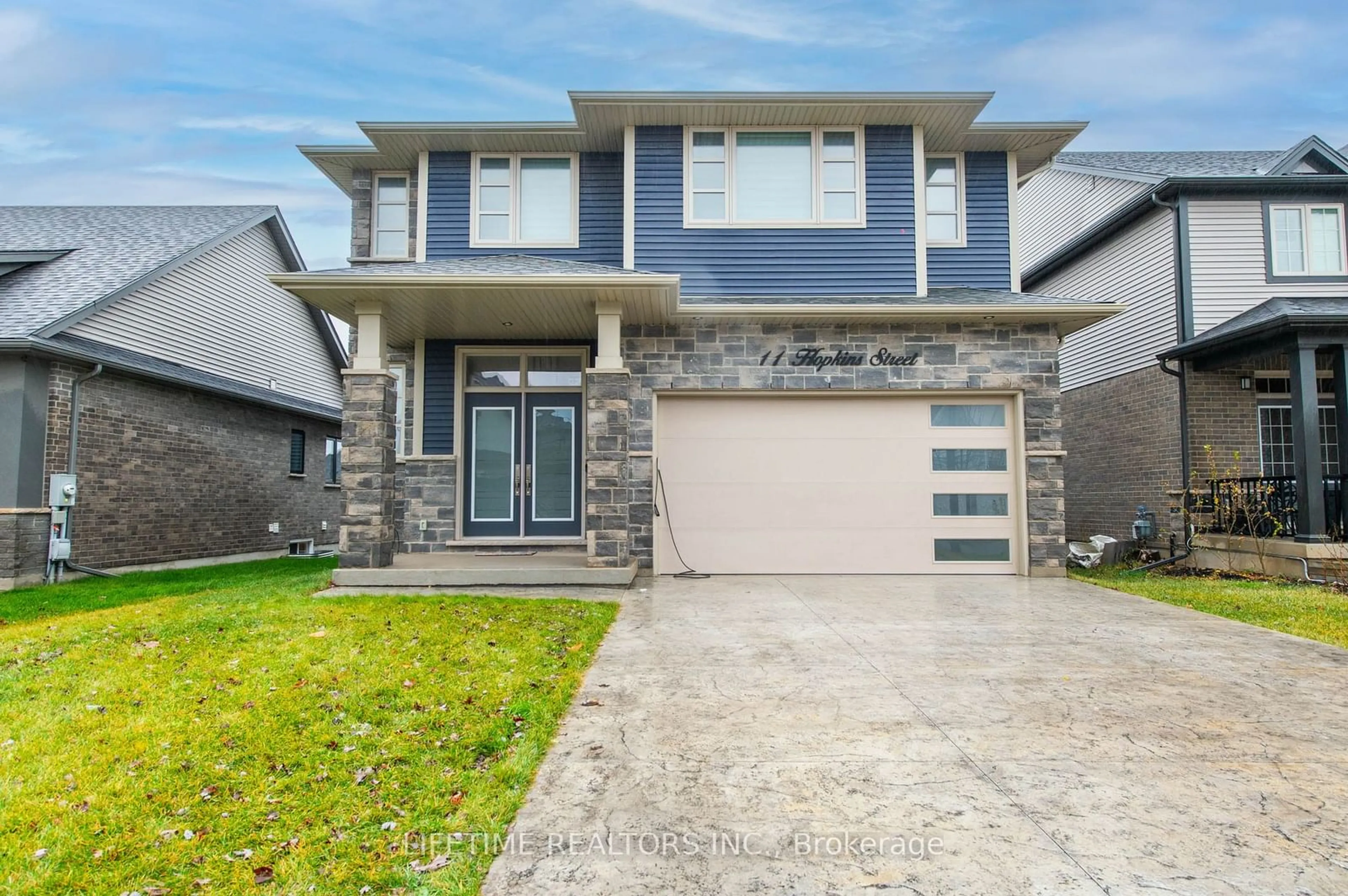 Frontside or backside of a home, the street view for 11 Hopkins St, Thorold Ontario L2V 0E6