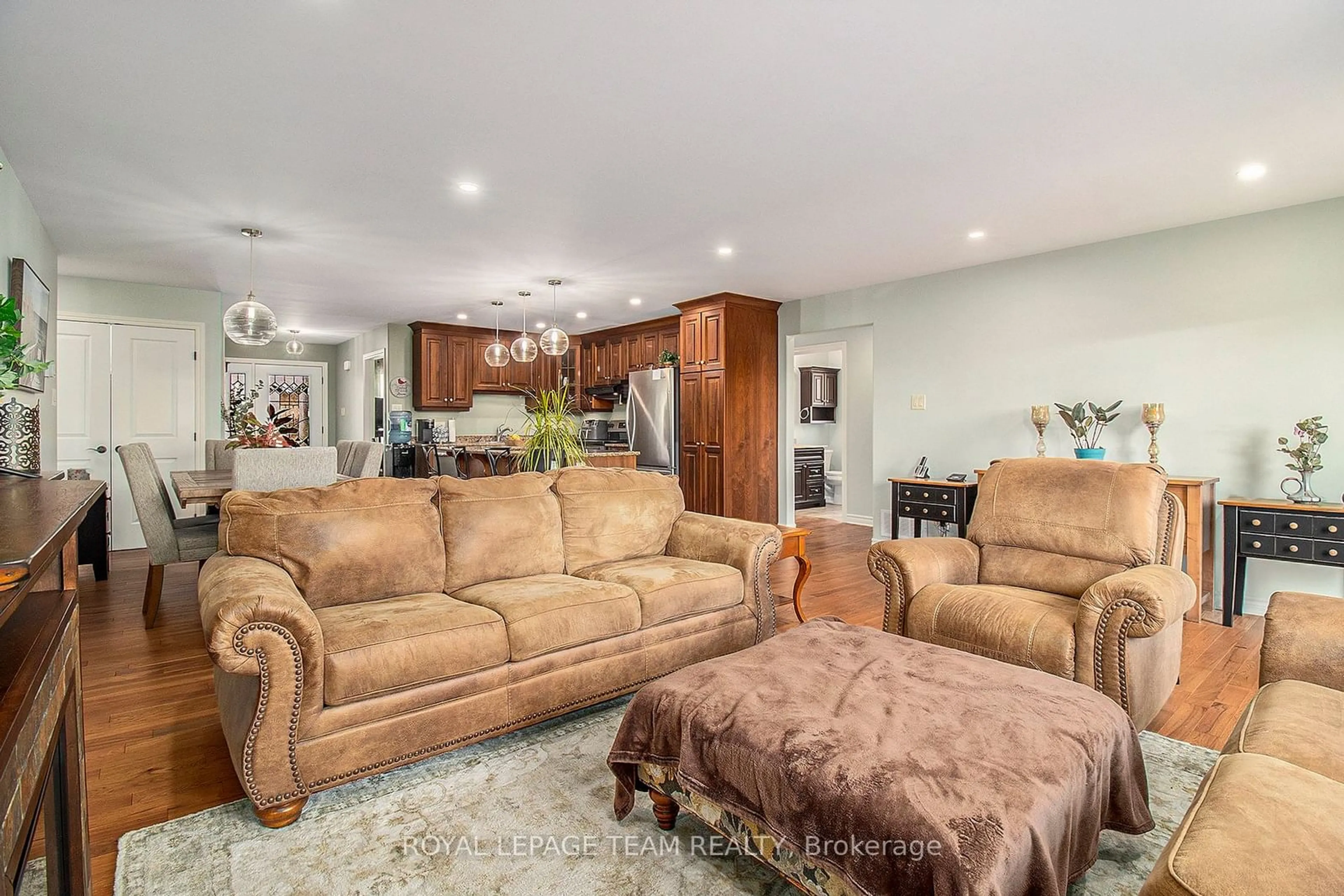 Living room, wood floors for 15 Wintonia Dr, North Dundas Ontario K0C 2K0