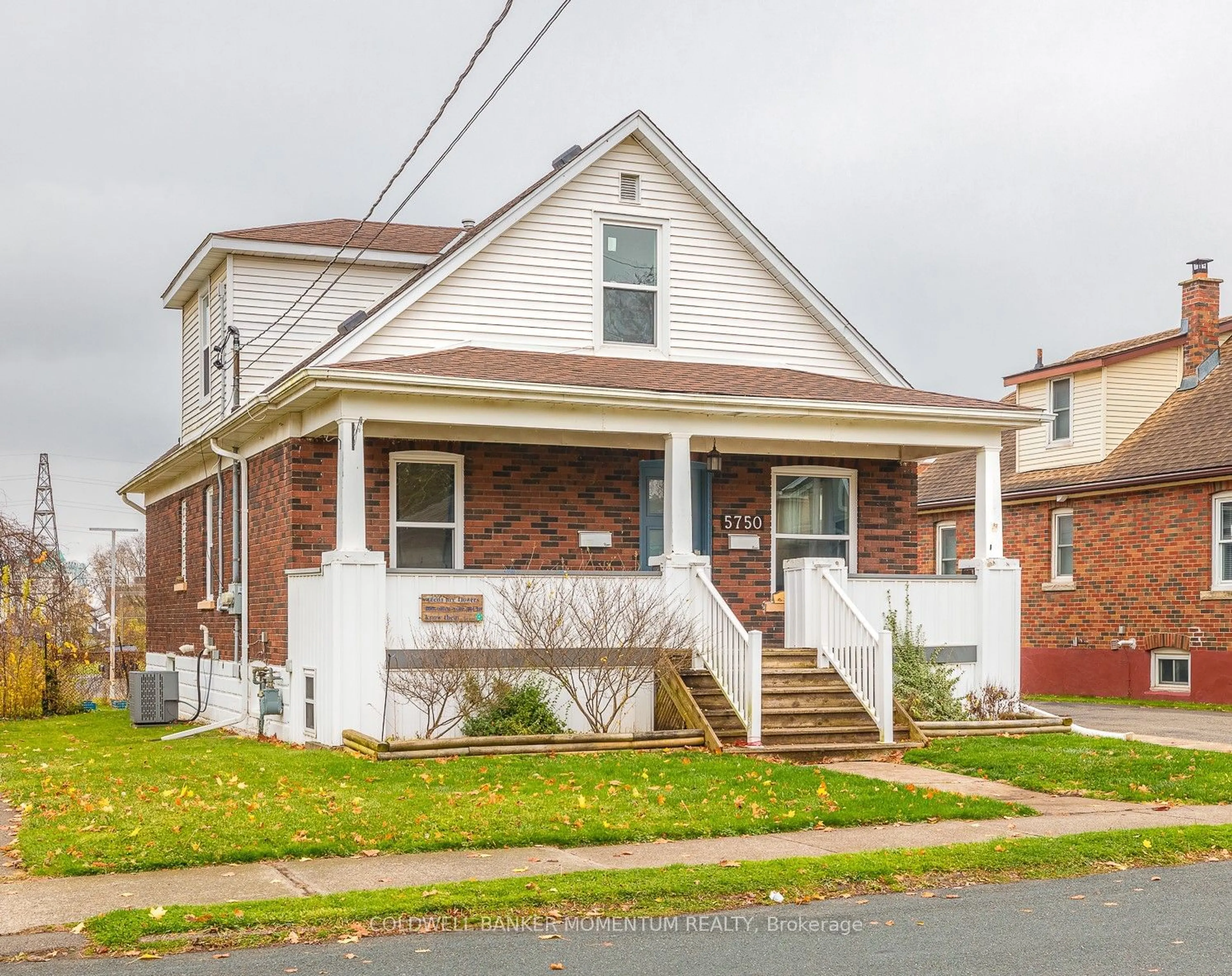 Frontside or backside of a home, the front or back of building for 5750 Temperance Ave, Niagara Falls Ontario L2G 4A8