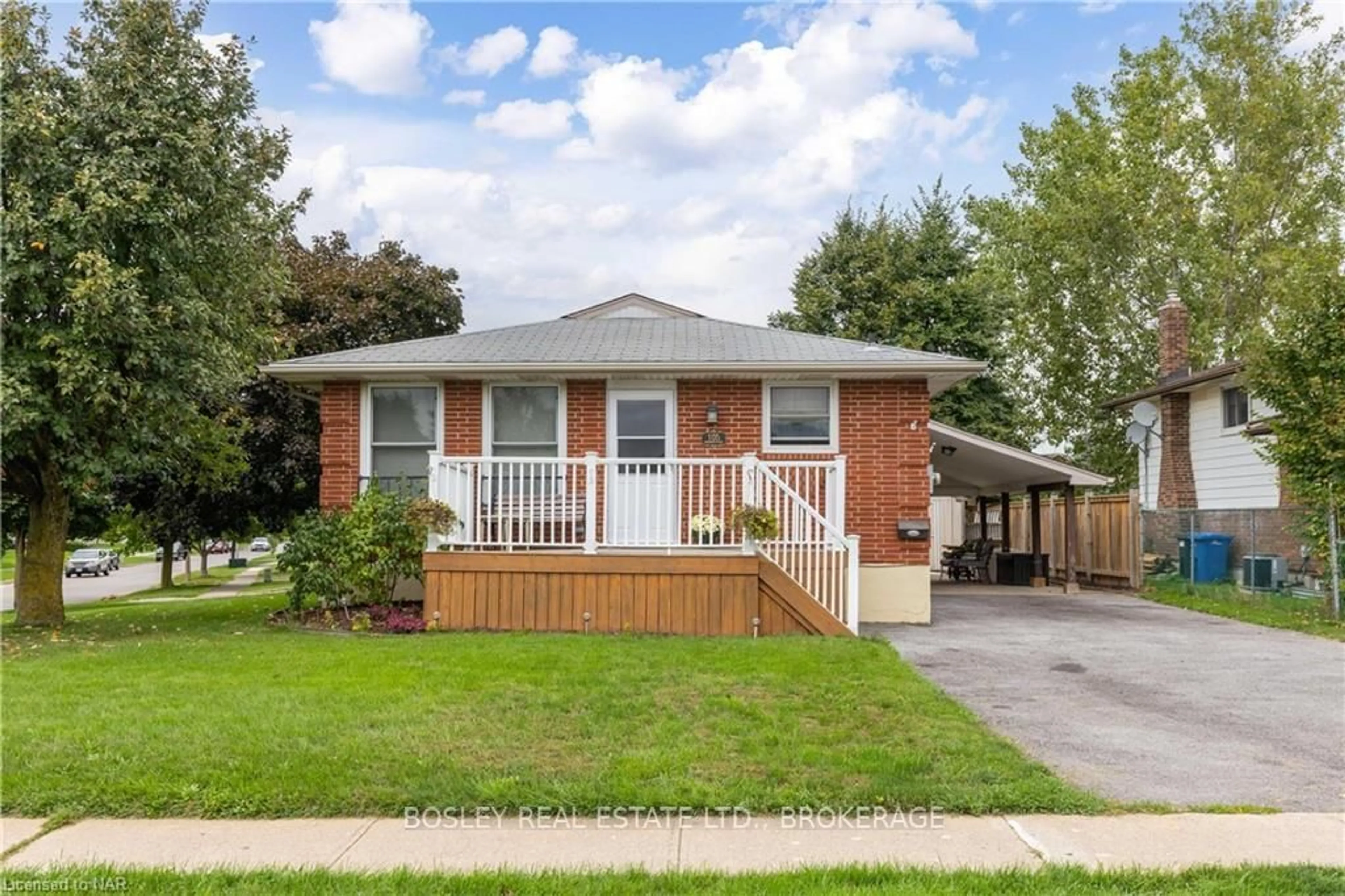 Frontside or backside of a home, cottage for 105 Rockwood Ave, St. Catharines Ontario L2P 3R9