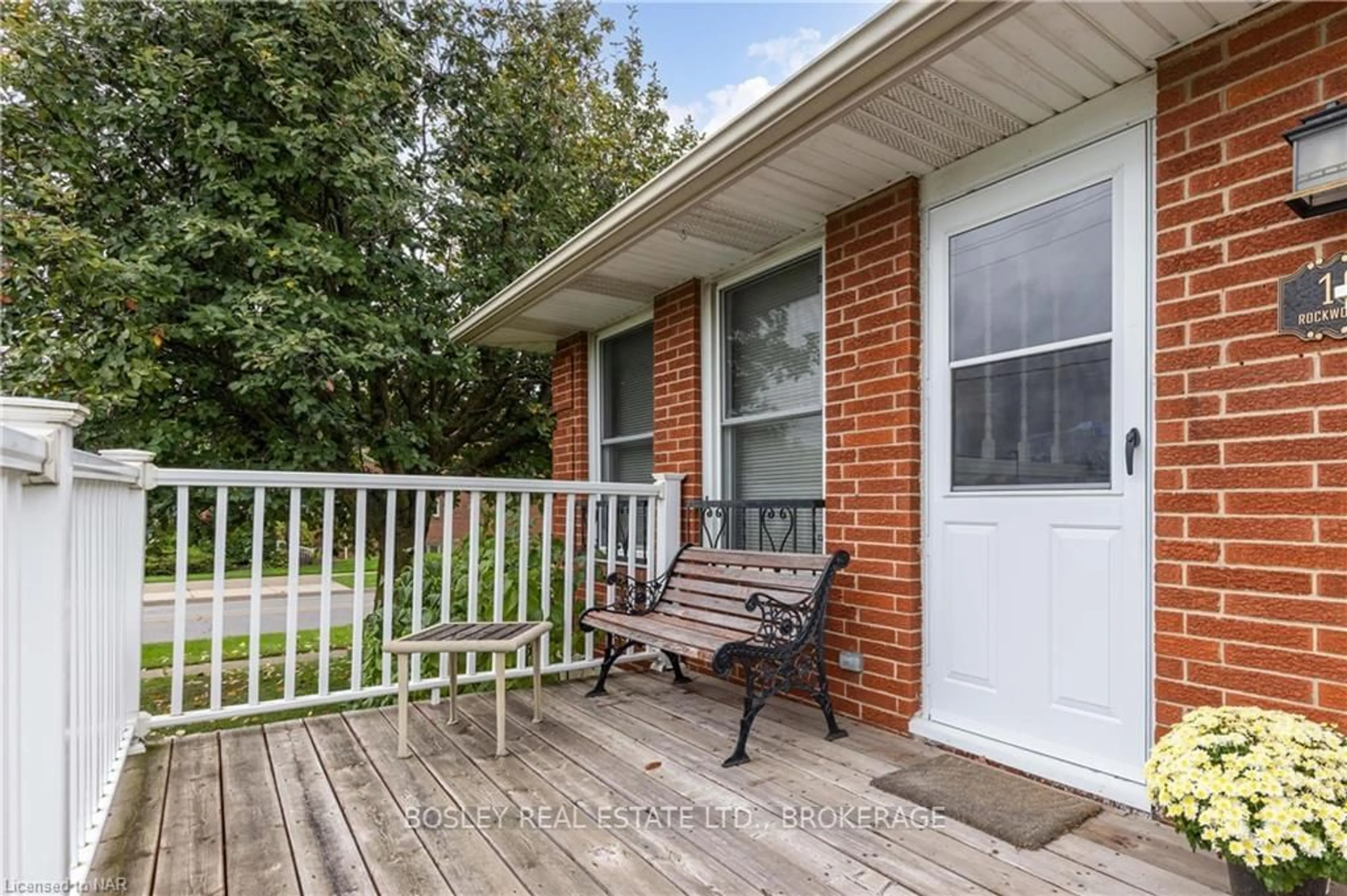 Frontside or backside of a home, cottage for 105 Rockwood Ave, St. Catharines Ontario L2P 3R9