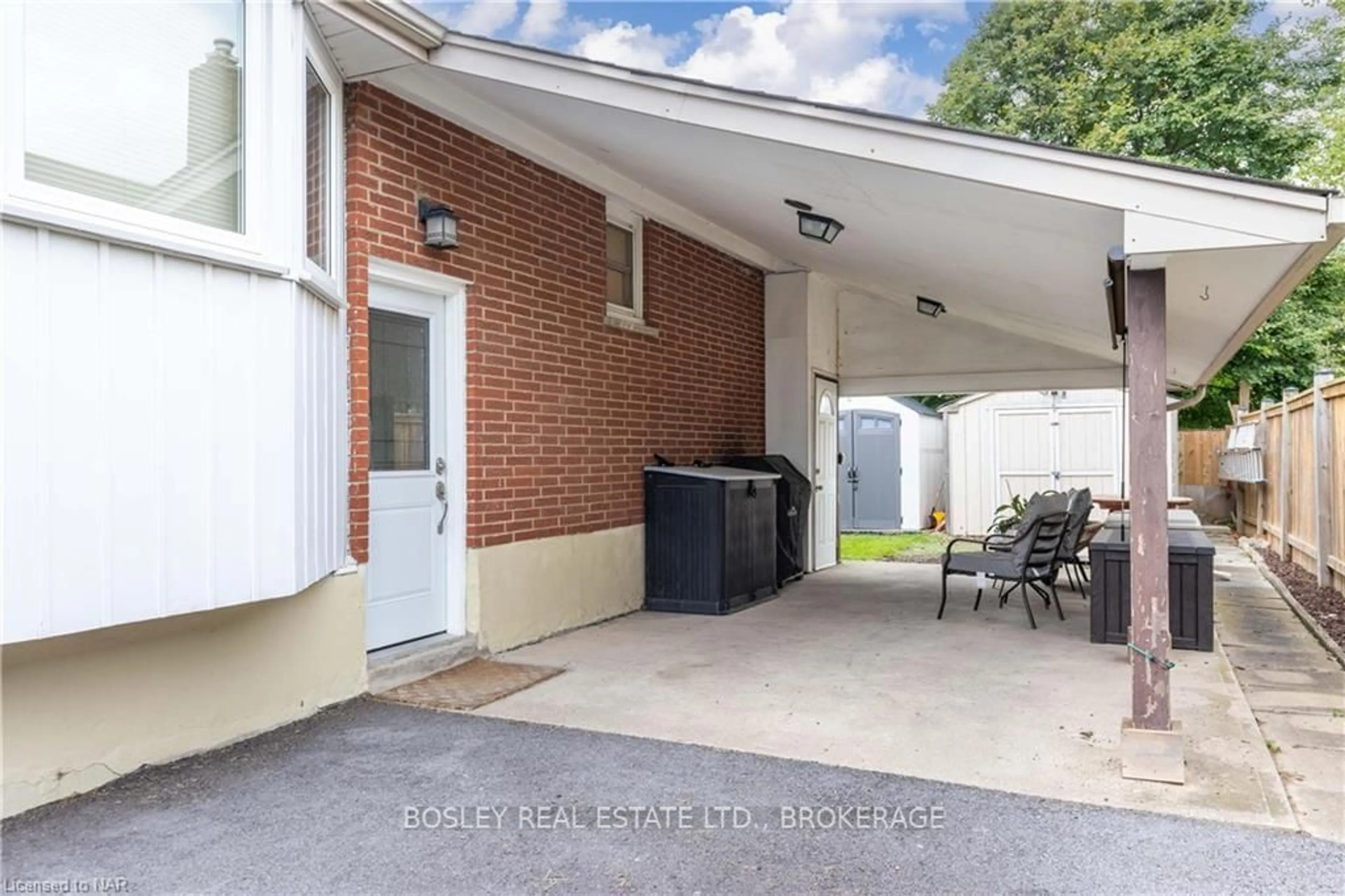 Patio, the front or back of building for 105 Rockwood Ave, St. Catharines Ontario L2P 3R9