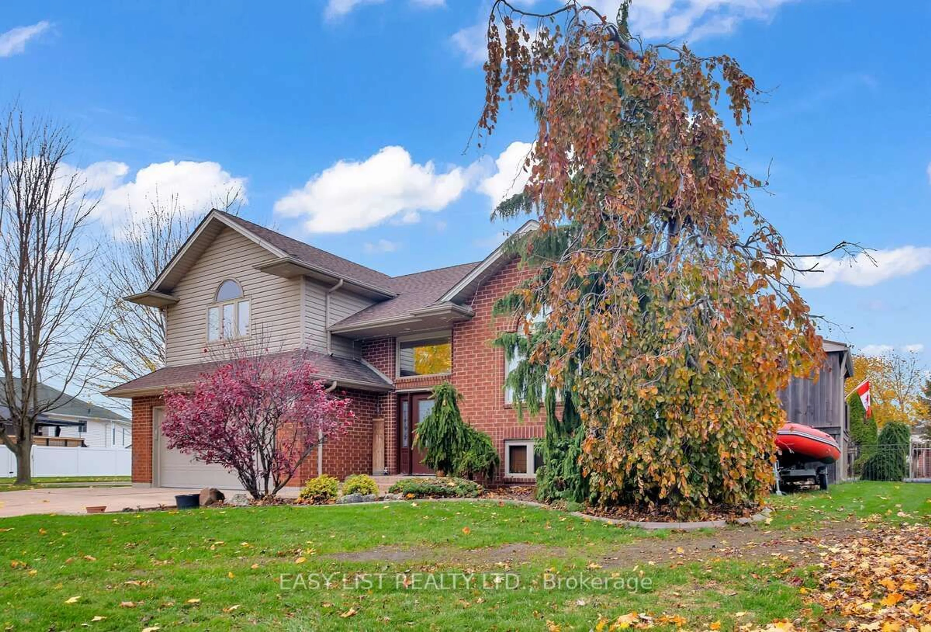 Frontside or backside of a home, the street view for 217 Maple Leaf Crt, Lakeshore Ontario N8L 0R2