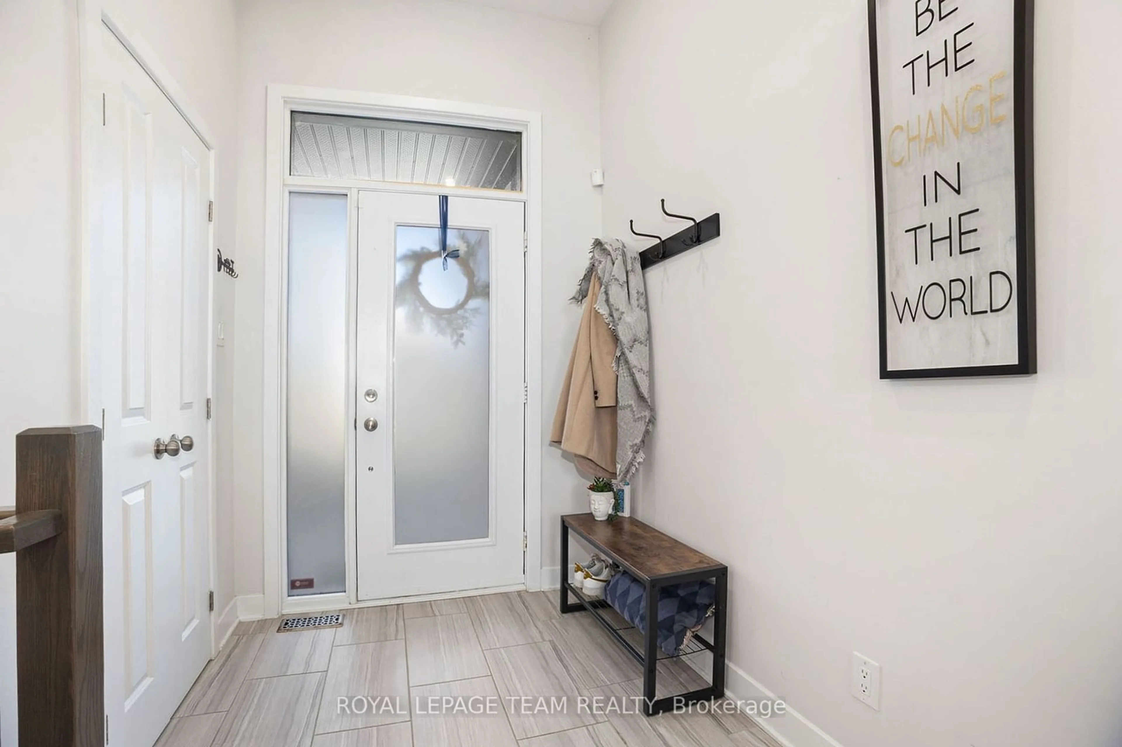 Indoor entryway, wood floors for 284 Dolce Cres, Blossom Park - Airport and Area Ontario K4M 0E2