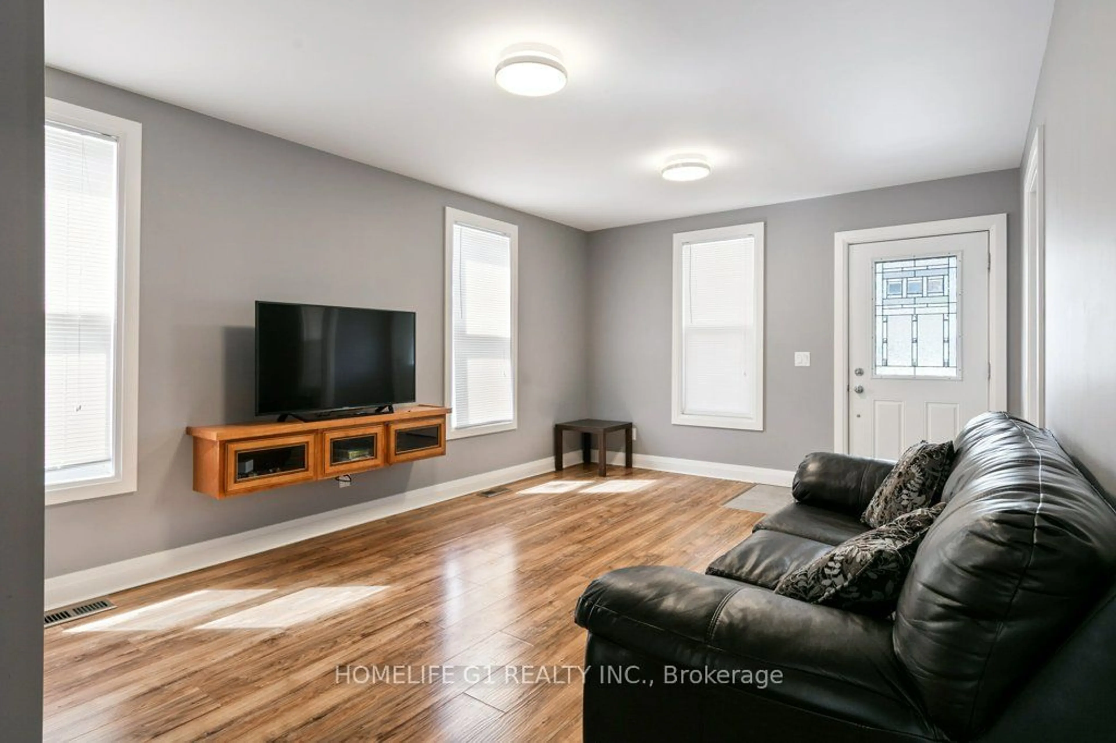 Living room, wood floors for 3161 Peter St, Windsor Ontario N9C 1H4