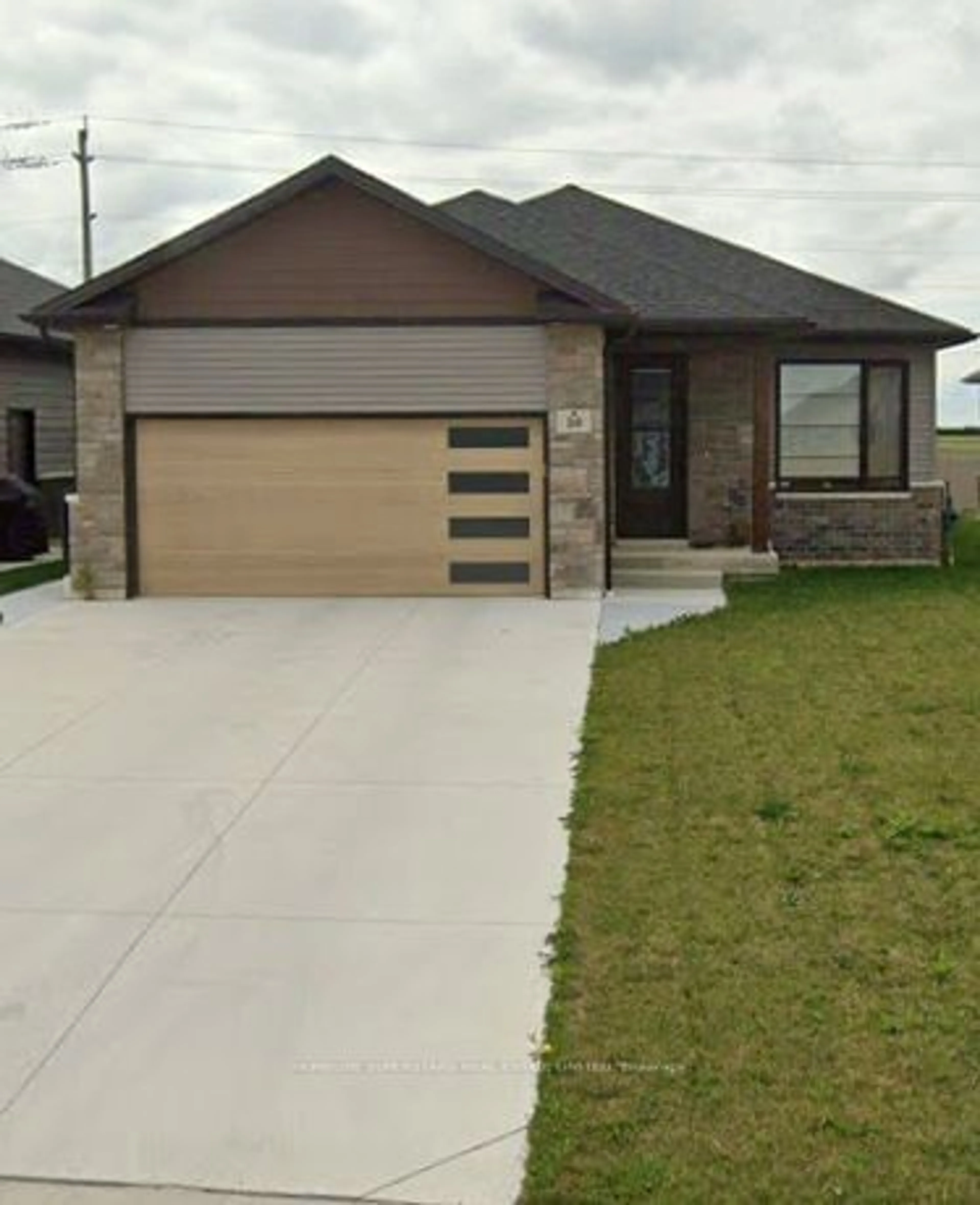 Frontside or backside of a home, the street view for 38 Evening Dr, Chatham-Kent Ontario N7L 0B6