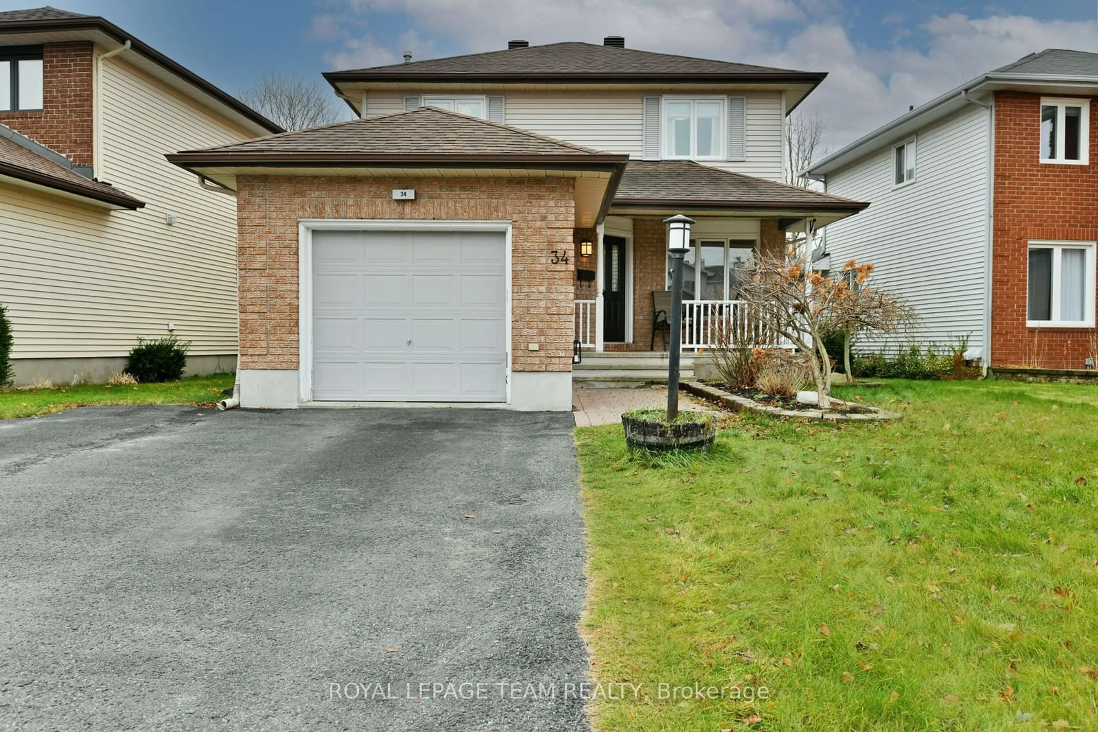 Frontside or backside of a home, the street view for 34 Bridle Park Dr, Kanata Ontario K2M 2E2