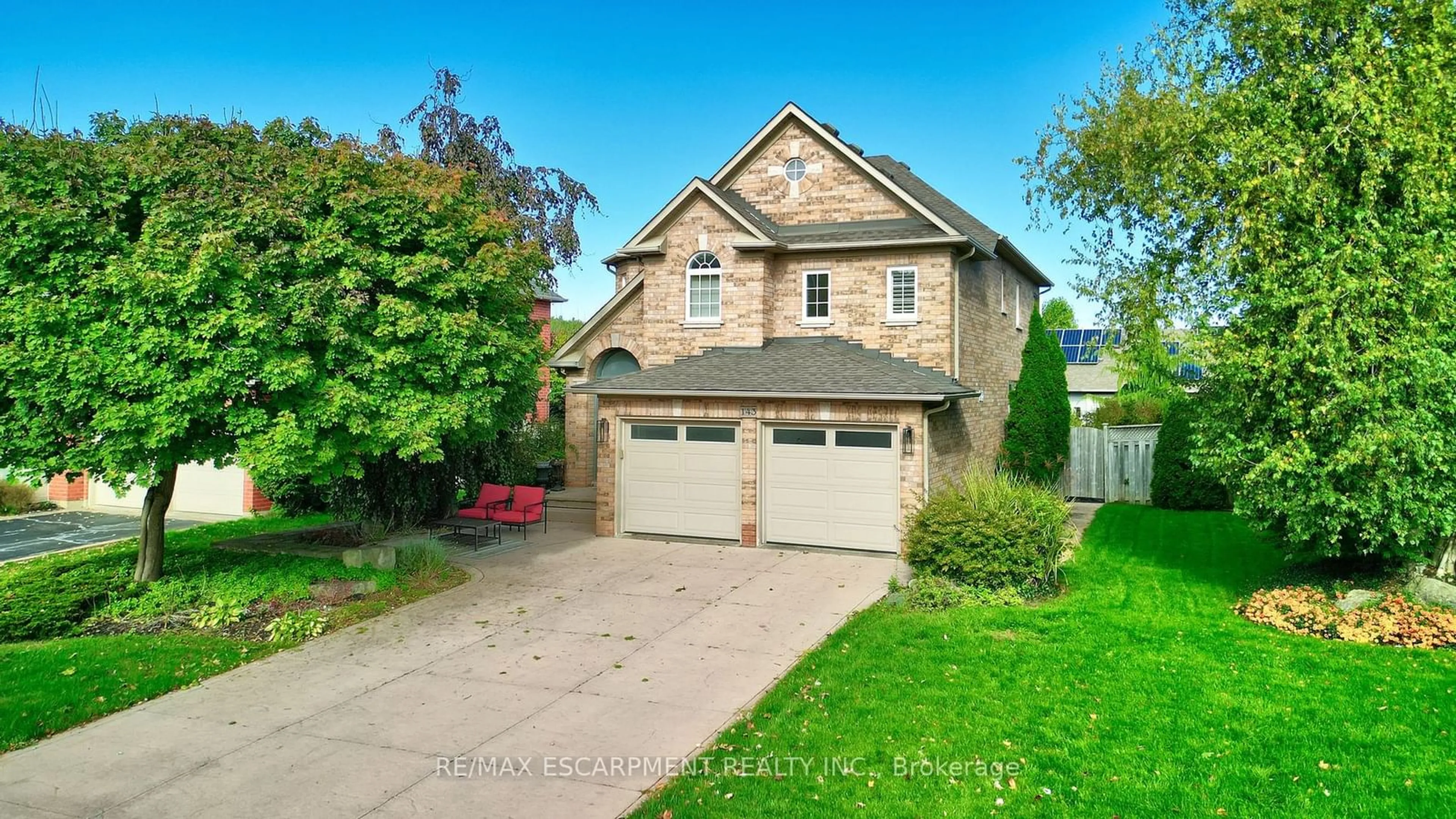 A pic from exterior of the house or condo, the street view for 143 Valmont St, Hamilton Ontario L9G 4Z9