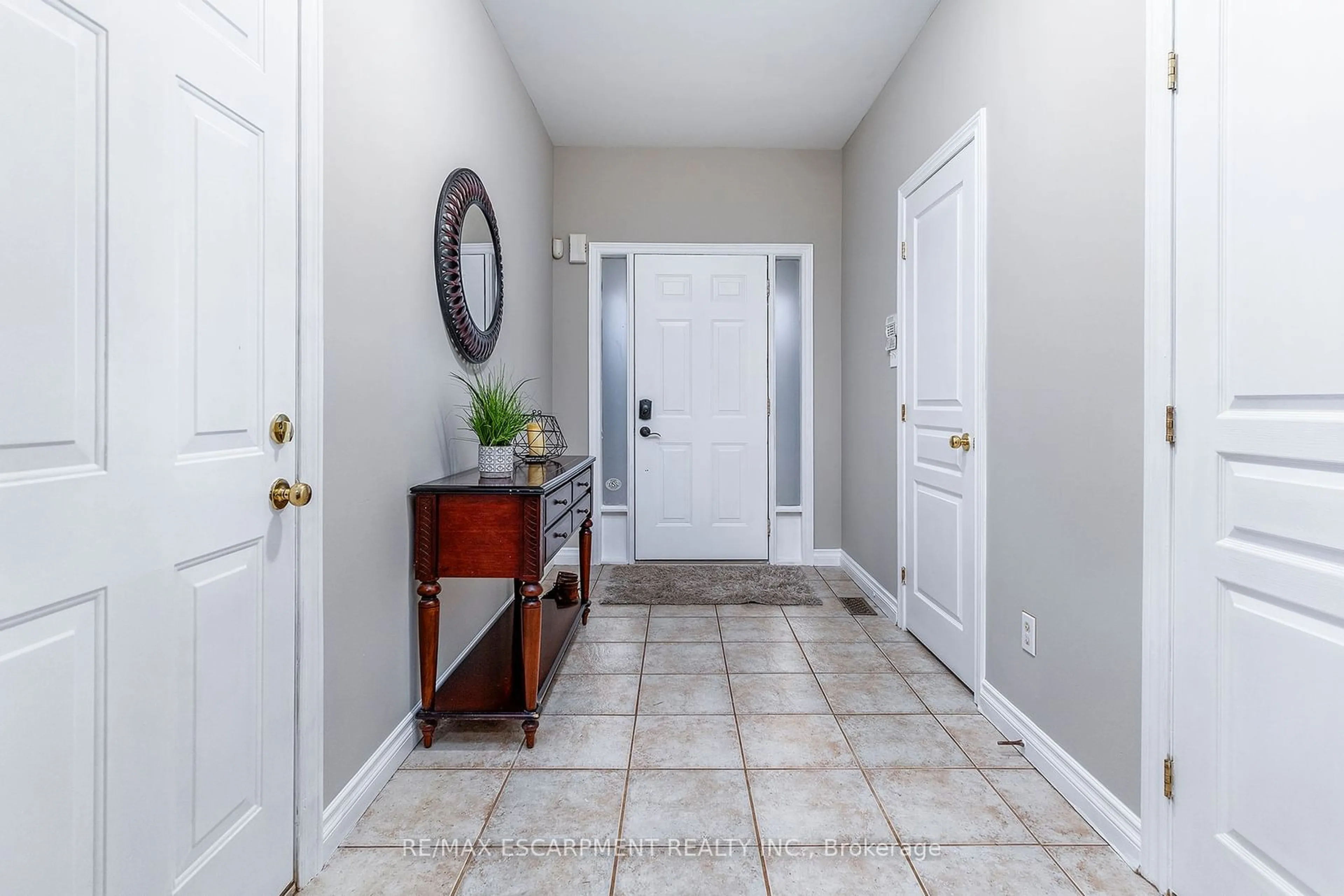 Indoor entryway, wood floors for 49 Conrad Pl, Grimsby Ontario L3M 5S5