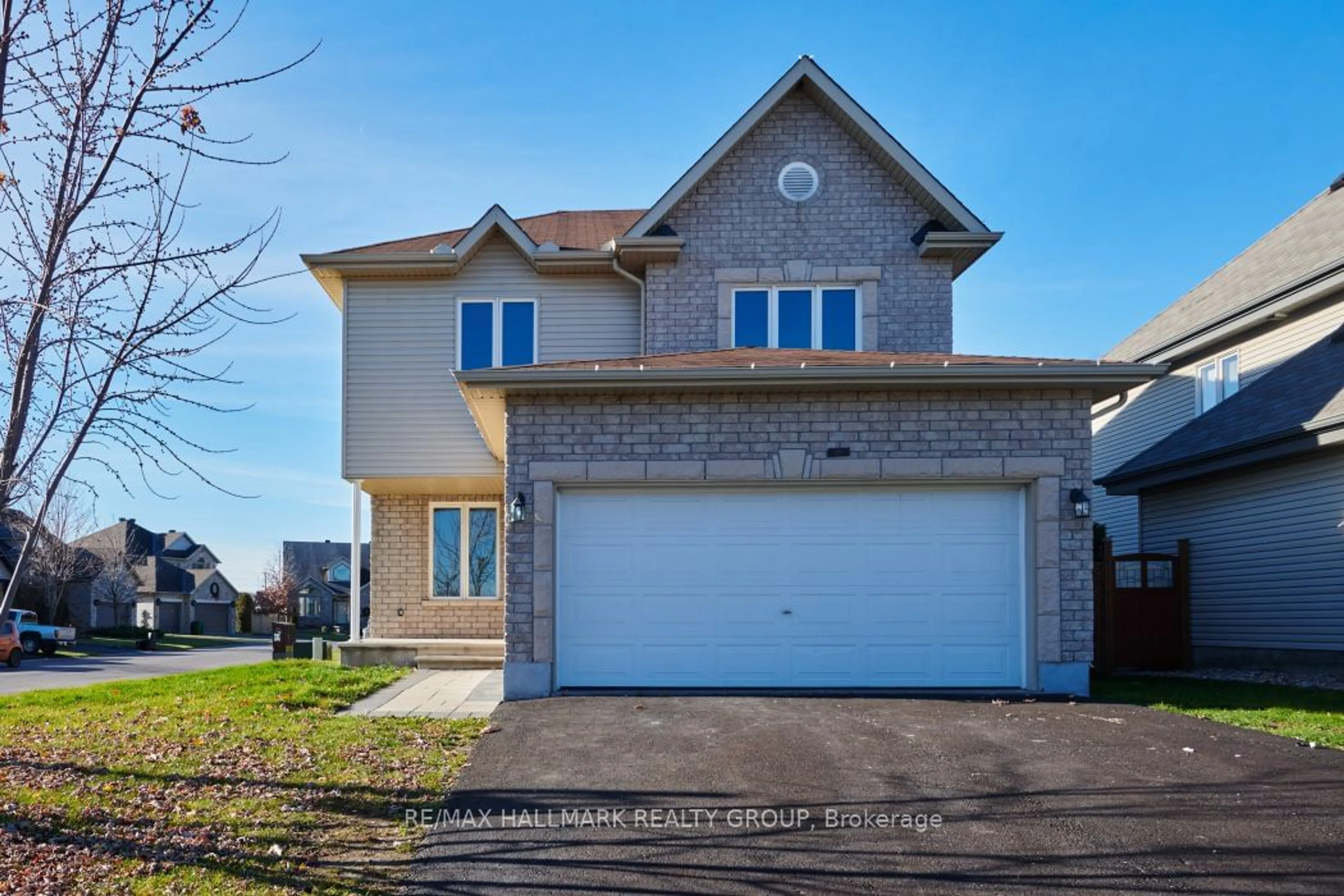 Frontside or backside of a home, the street view for 177 Dorina Sarazin Cres, Clarence-Rockland Ontario K4K 1P6