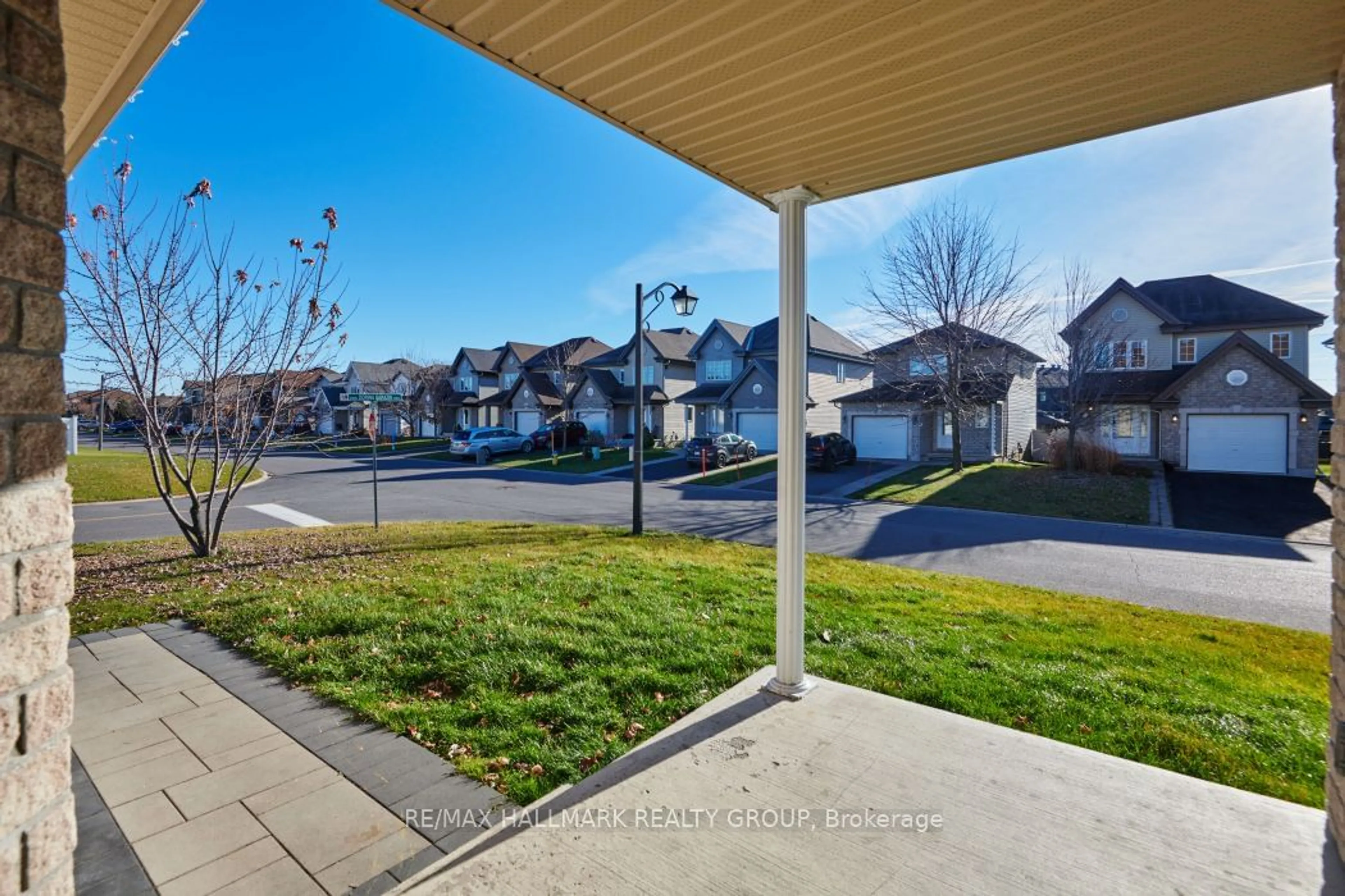 Frontside or backside of a home, the street view for 177 Dorina Sarazin Cres, Clarence-Rockland Ontario K4K 1P6