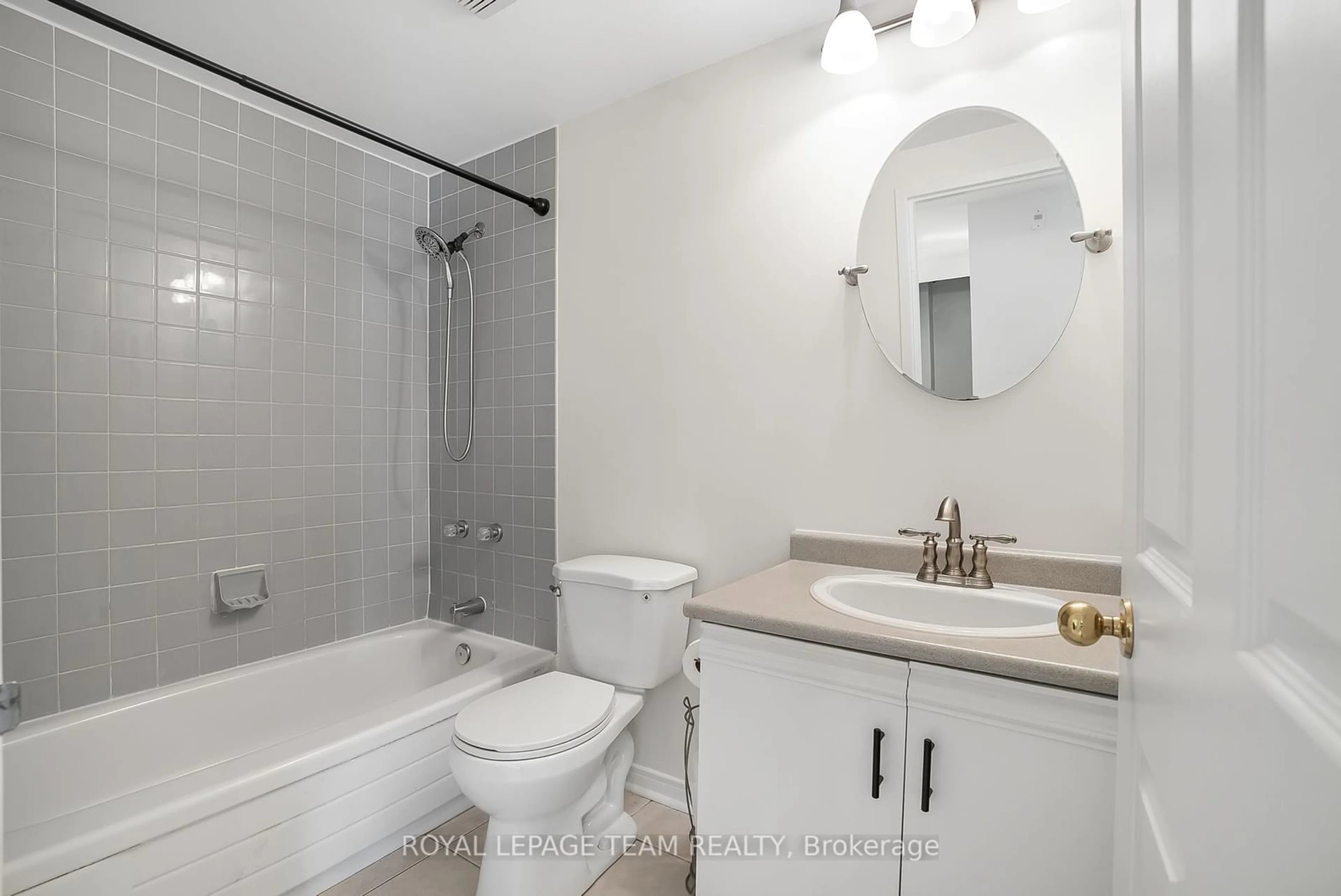 Standard bathroom for 202 Hinchey Ave #106, West Centre Town Ontario K1Y 1L7