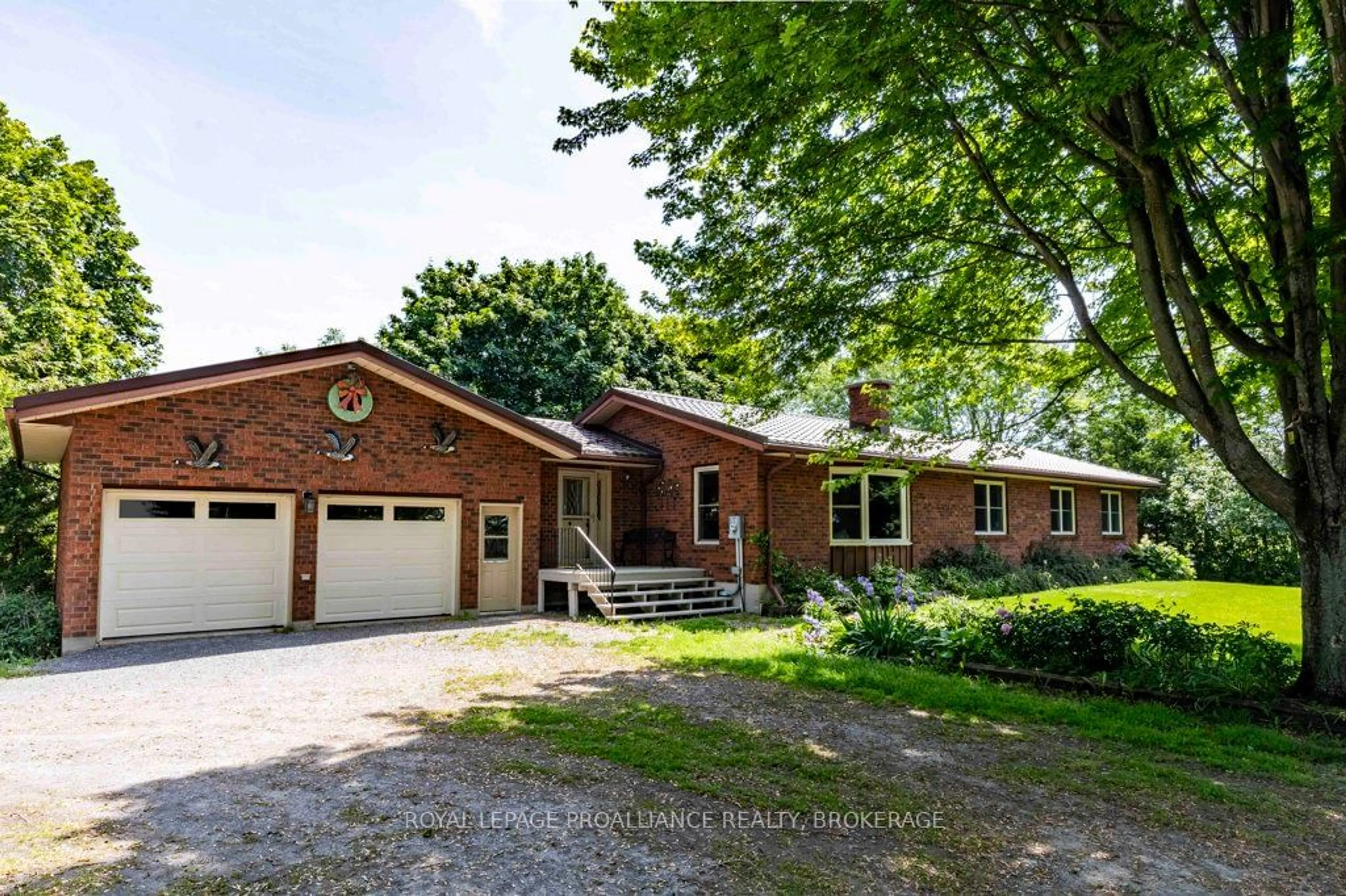 Home with brick exterior material for 1288 5th Line, Frontenac Islands Ontario K0H 2Y0