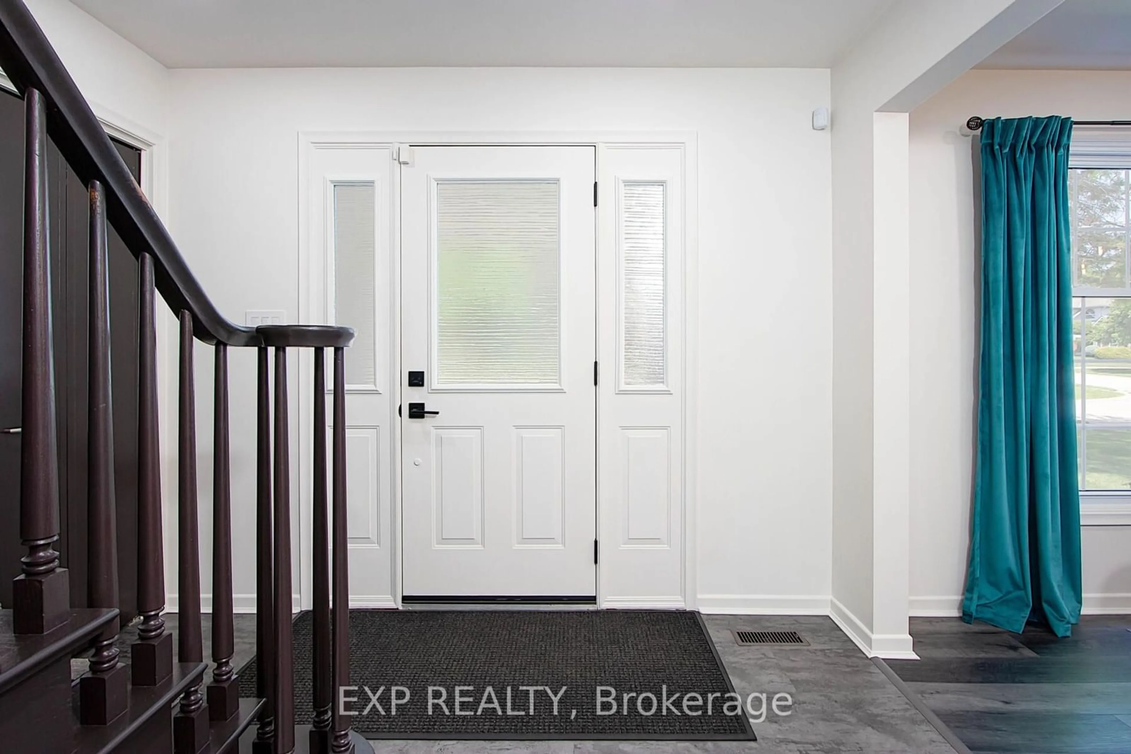 Indoor entryway, wood floors for 25 Demeyere Ave, Tillsonburg Ontario N4G 4Y2