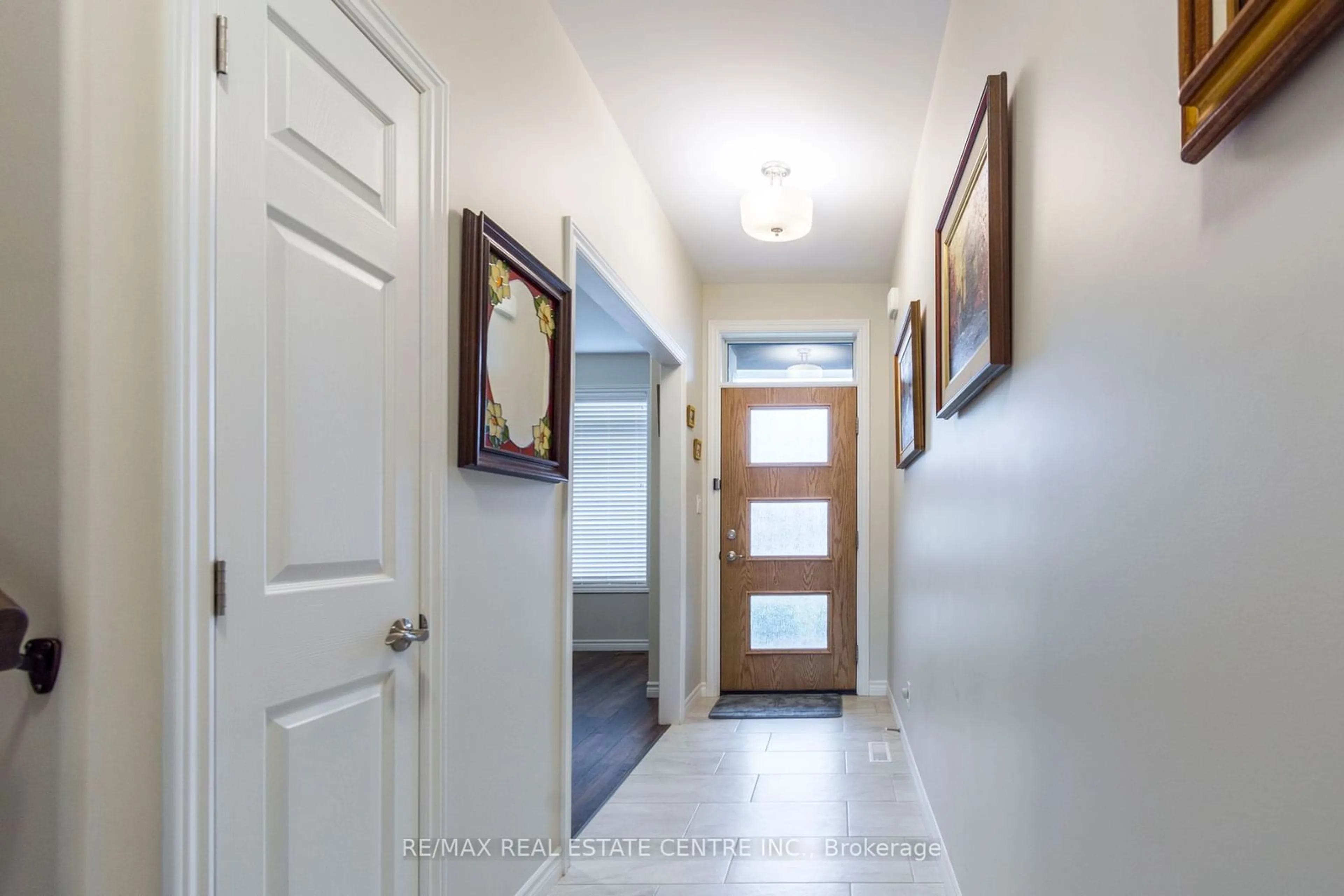 Indoor entryway, wood floors for 82 Covington Cres, Belleville Ontario K8N 0L1