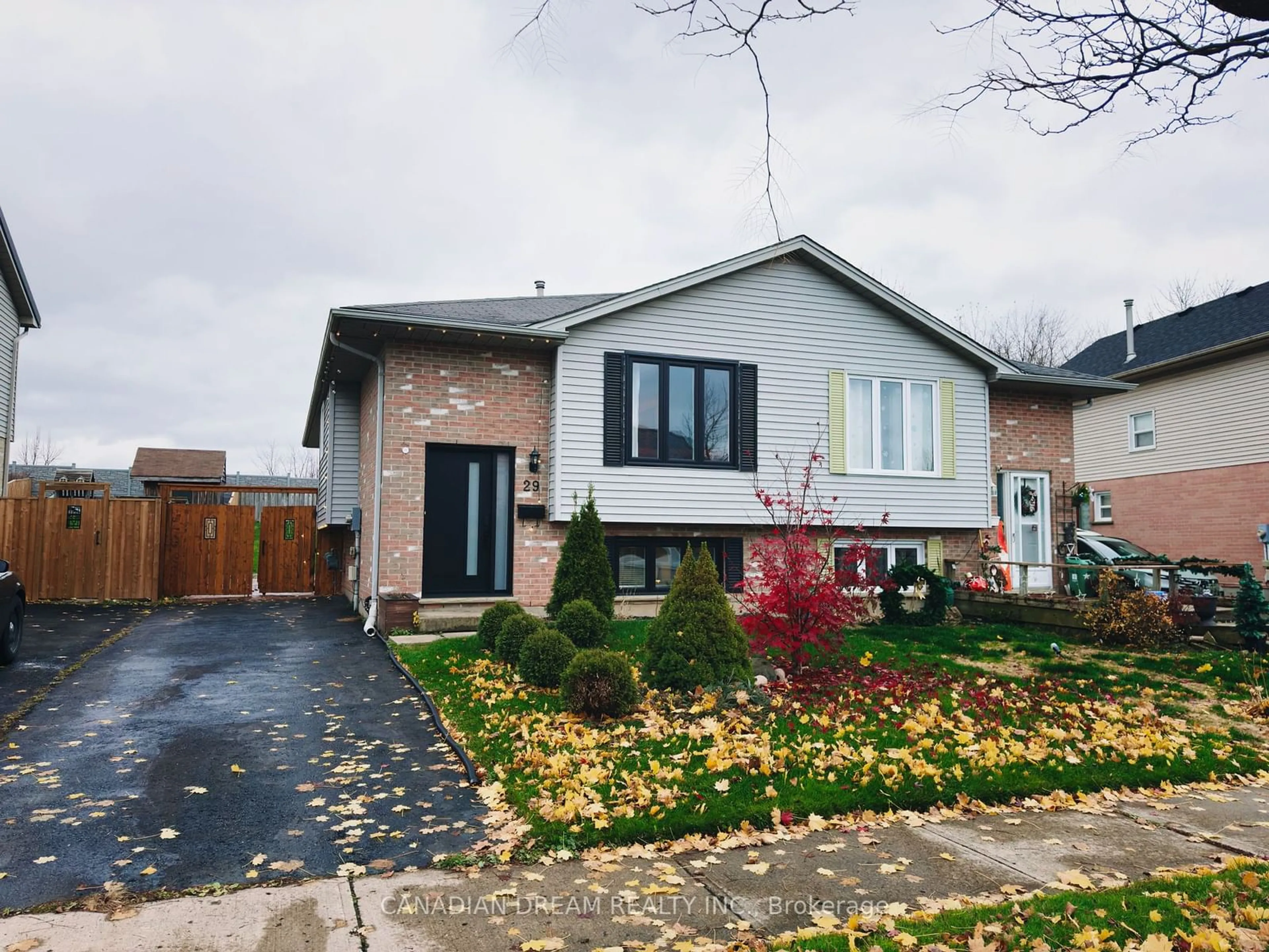 Home with brick exterior material for 29 Moreau Cres, London Ontario N5V 4S6