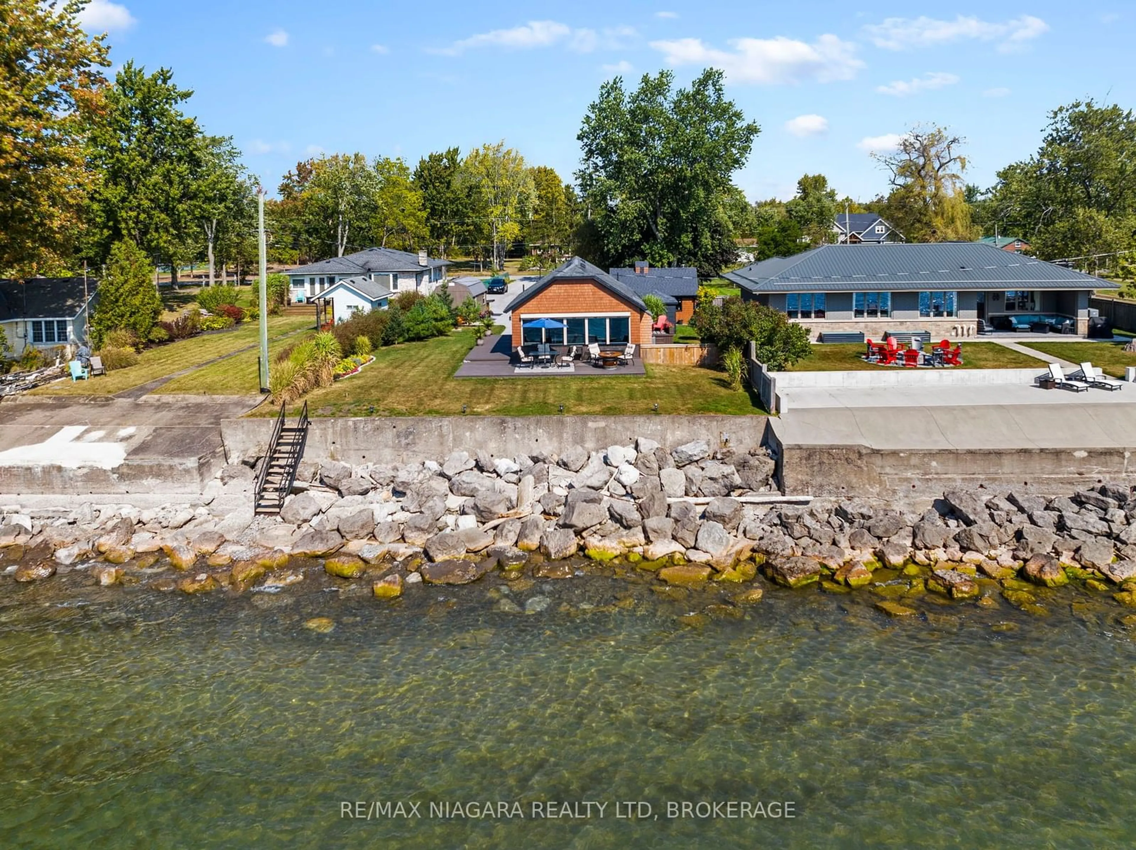 A pic from exterior of the house or condo, cottage for 10959 Lakeshore Rd, Wainfleet Ontario L3K 5V4